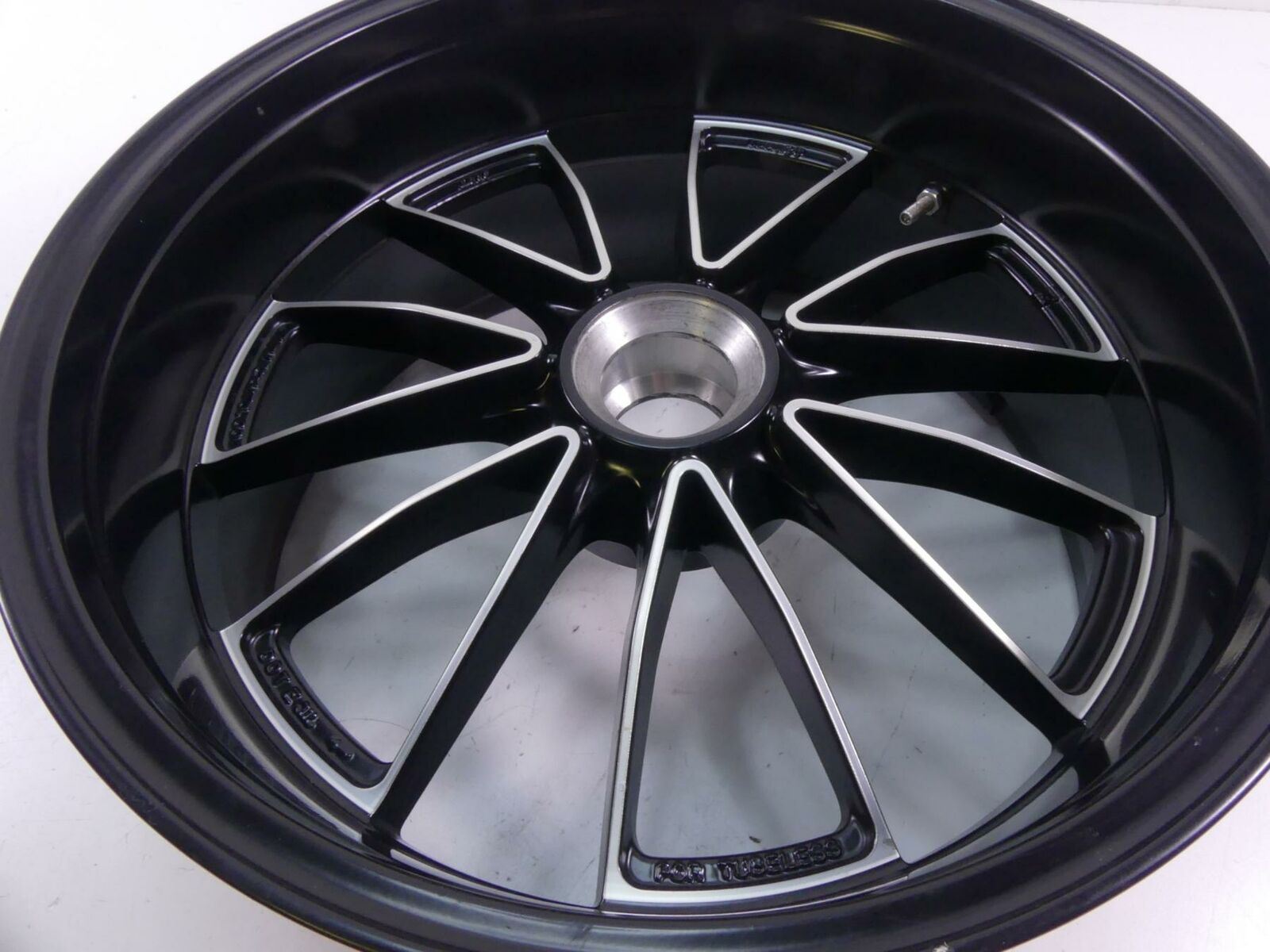 2015 Ducati Diavel Dark Straight Rear Wheel Rim 17x8 50211422AA {{ shop.shopifyCountryName }} - Mototech271