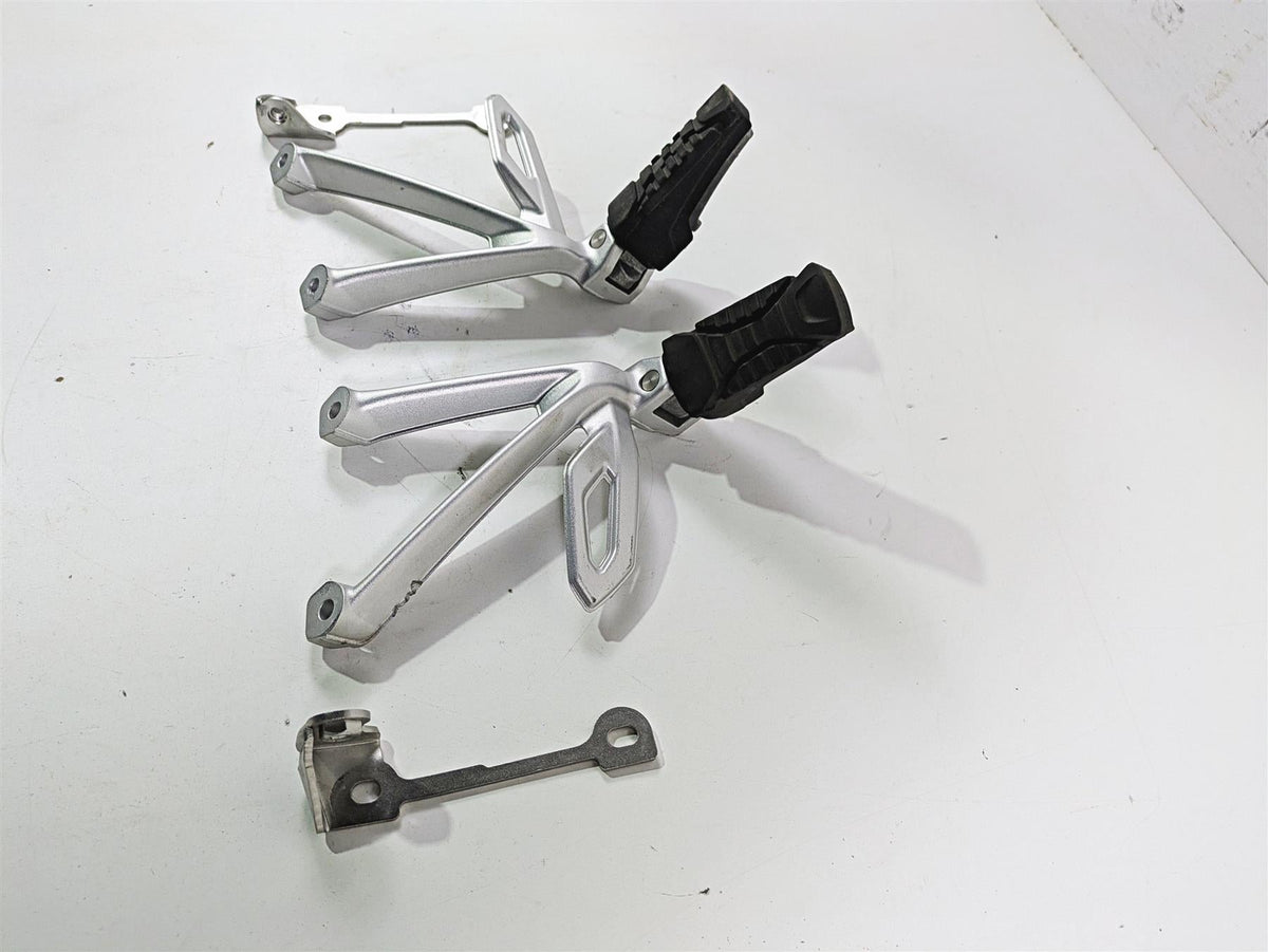 2021 BMW R1250GS K51 Adv Rear Passenger Footpeg Rest Set 46718526741 46718526742 {{ shop.shopifyCountryName }} - Mototech271
