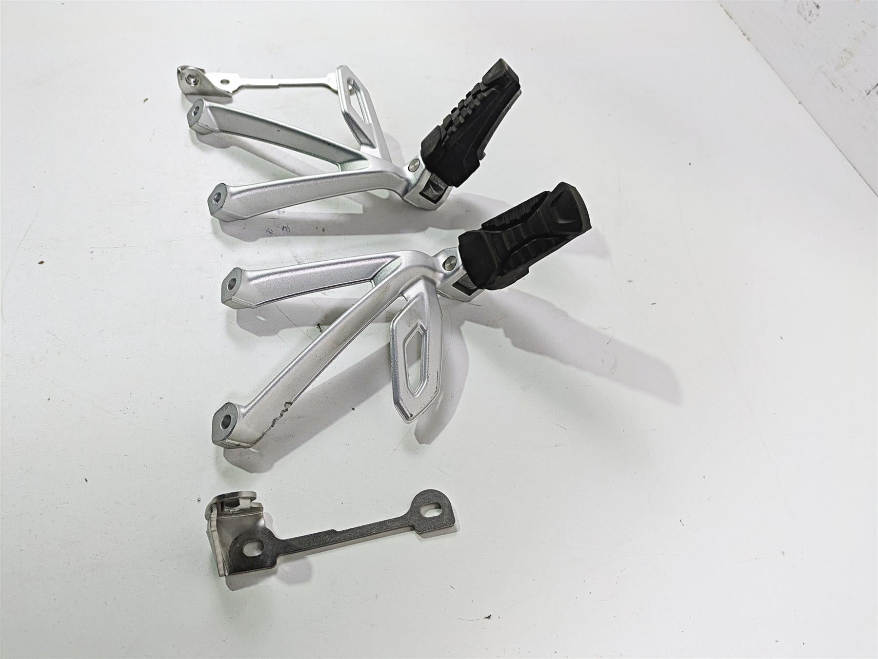 2021 BMW R1250GS K51 Adv Rear Passenger Footpeg Rest Set 46718526741 46718526742 {{ shop.shopifyCountryName }} - Mototech271