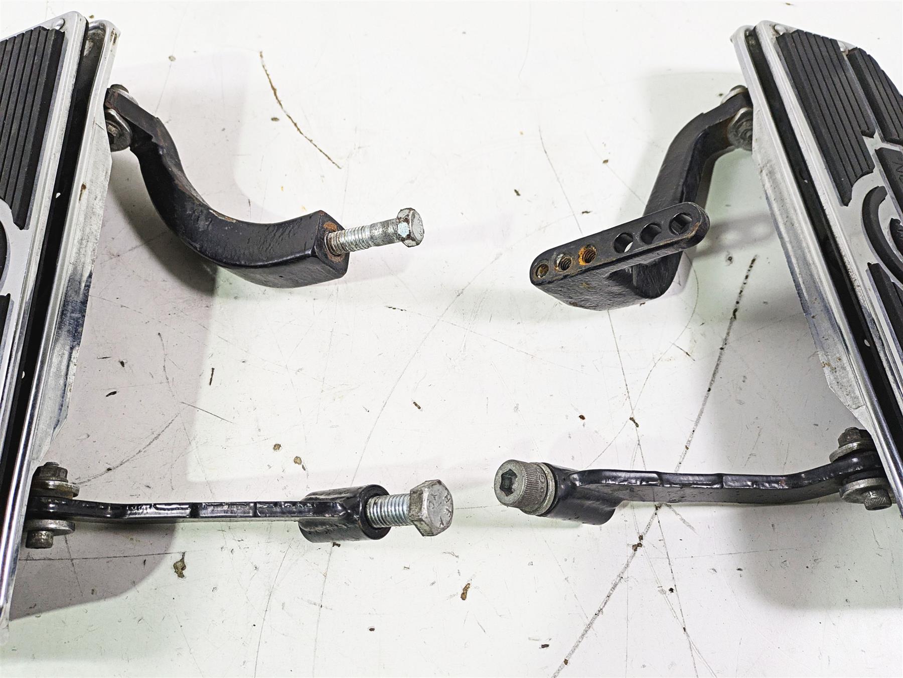 2003 Harley Touring FLHTCUI E-Glide 100th Front Nostalgic Floorboards 50622-83C {{ shop.shopifyCountryName }} - Mototech271