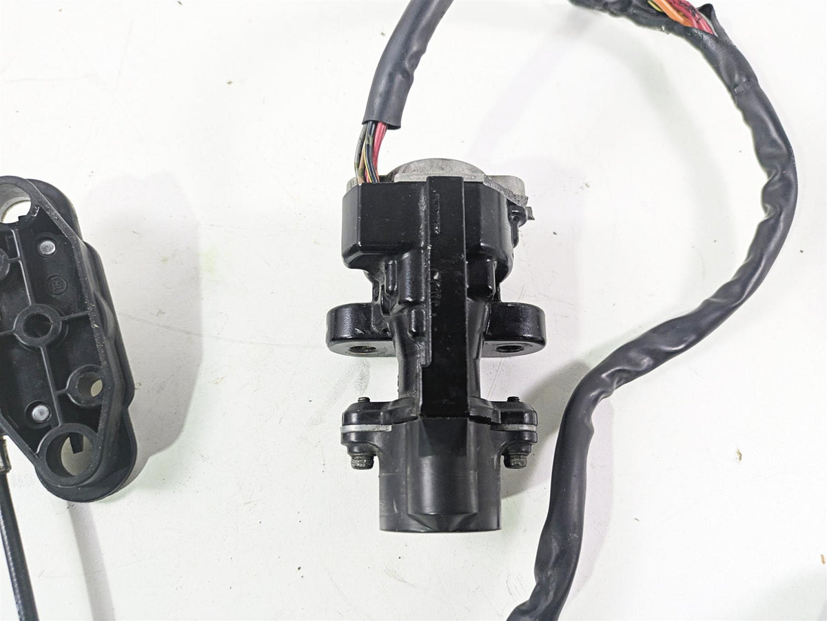 2006 Suzuki GSXR1000 K6 Ignition Switch Key Lock Set READ 37101-40820 {{ shop.shopifyCountryName }} - Mototech271