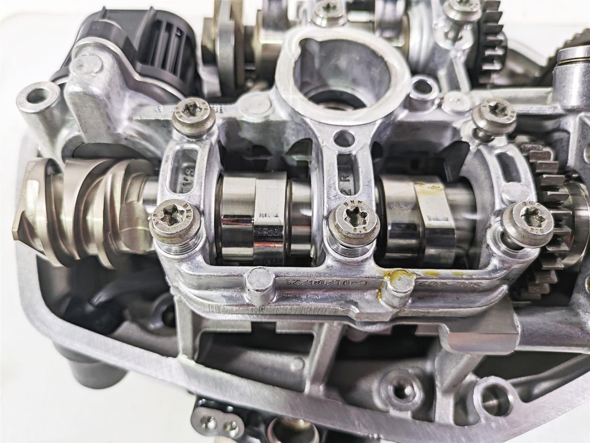 2022 BMW R1250 RT K052 Right Cylinder Head Cylinderhead -Read 11128504124 {{ shop.shopifyCountryName }} - Mototech271