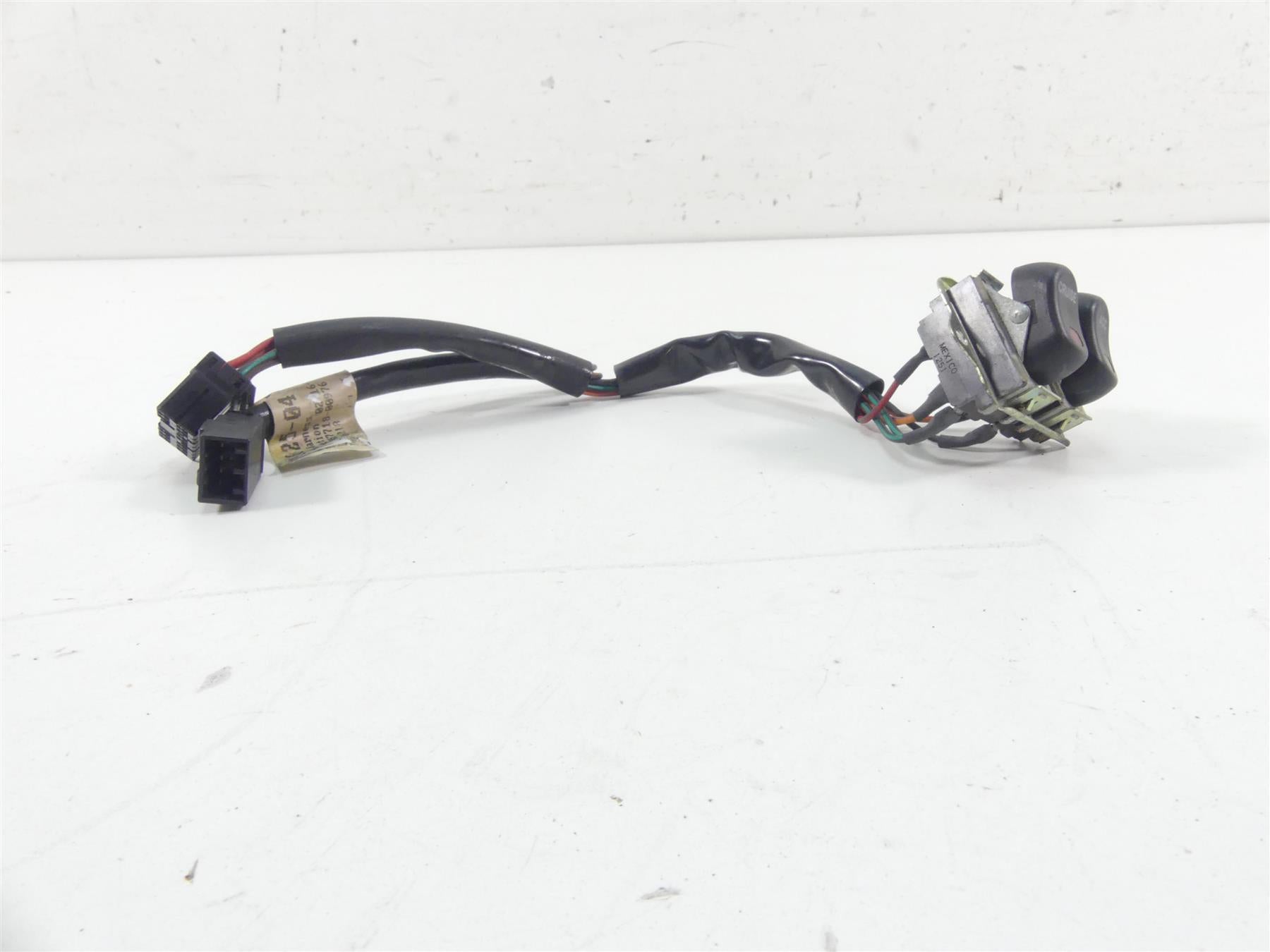 2013 Harley Touring FLTRX Road Glide Auxiliary Cruise Acc Switches Set 71625-04 {{ shop.shopifyCountryName }} - Mototech271