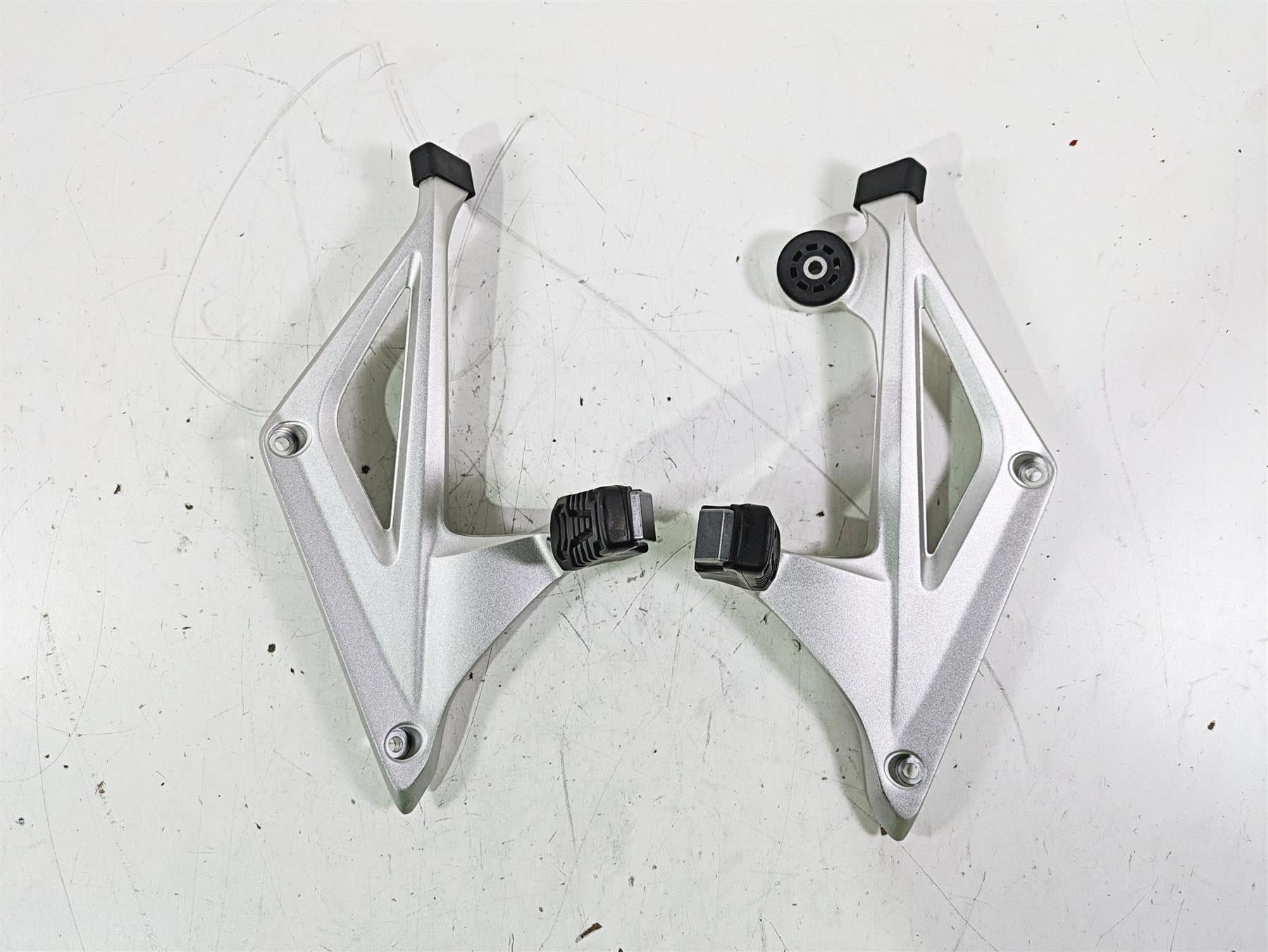 2014 BMW R1200 RT RTW K52 Passenger Footpeg Set 46718534789 46718534790 {{ shop.shopifyCountryName }} - Mototech271