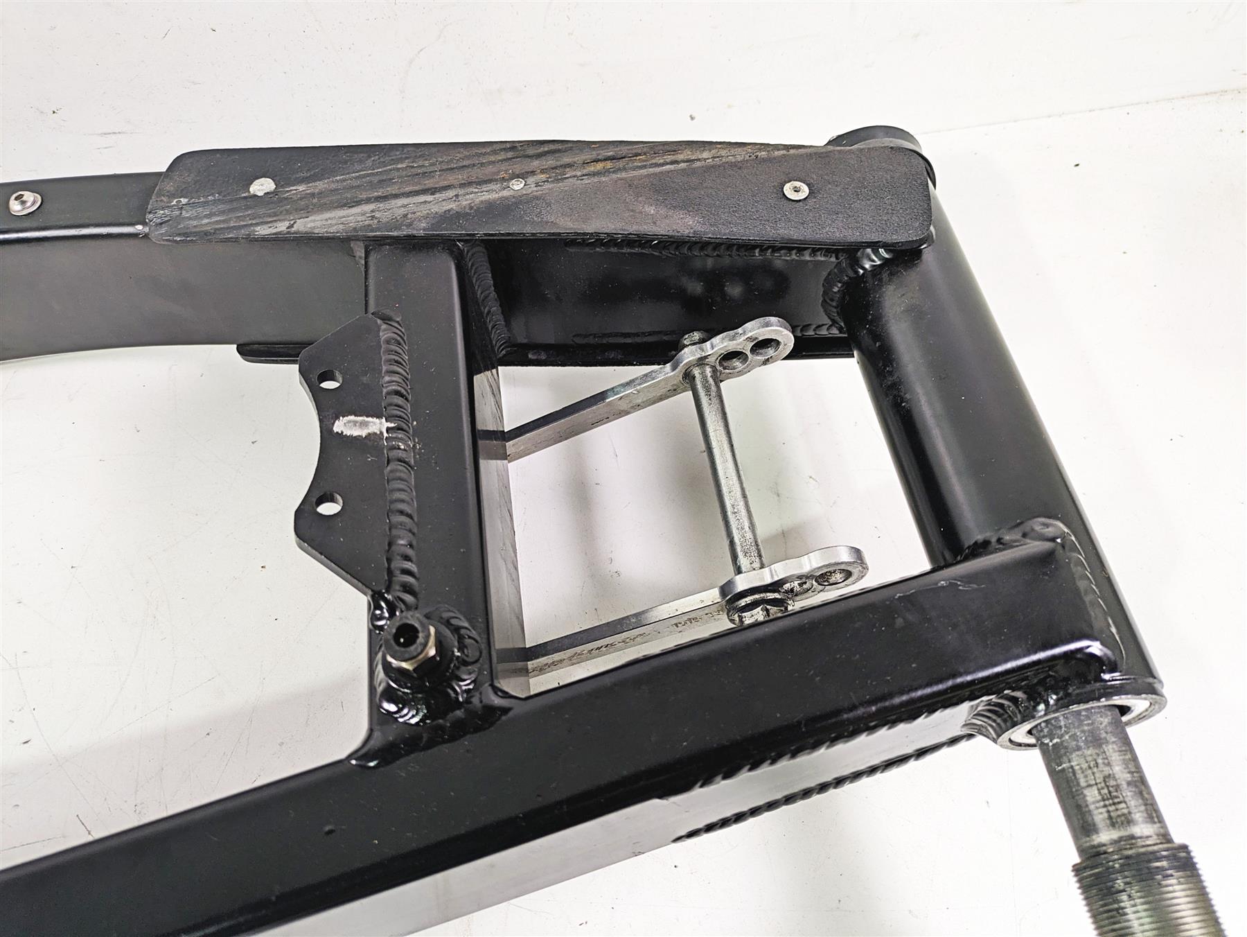 2018 Suzuki GSX1300 R Hayabusa Hardcore 30" Stretch Swingarm Built-in Air Tank {{ shop.shopifyCountryName }} - Mototech271