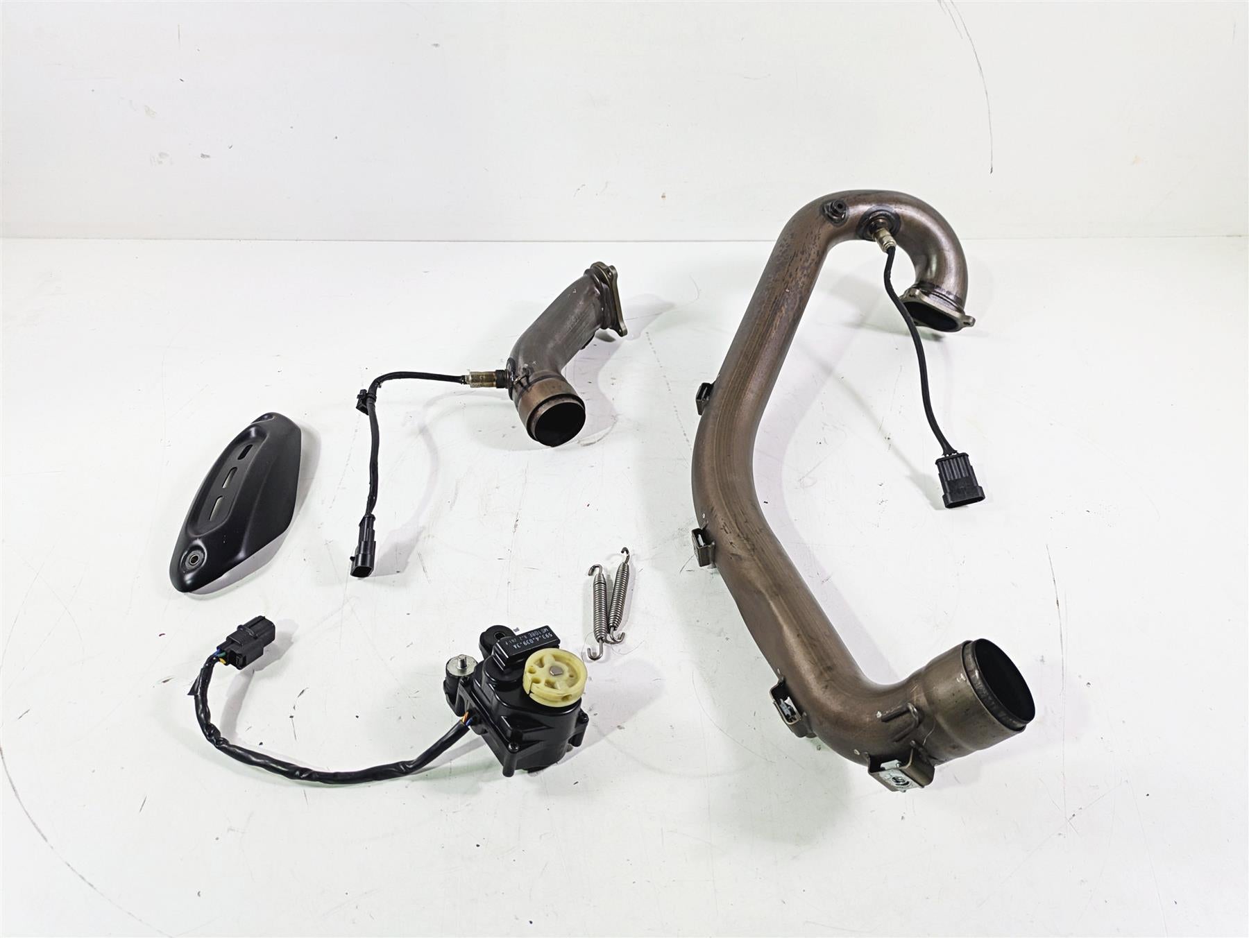 2018 Ducati Hypermotard 939 SP Exhaust Header & Servo Motor 57013292B 59340393A {{ shop.shopifyCountryName }} - Mototech271