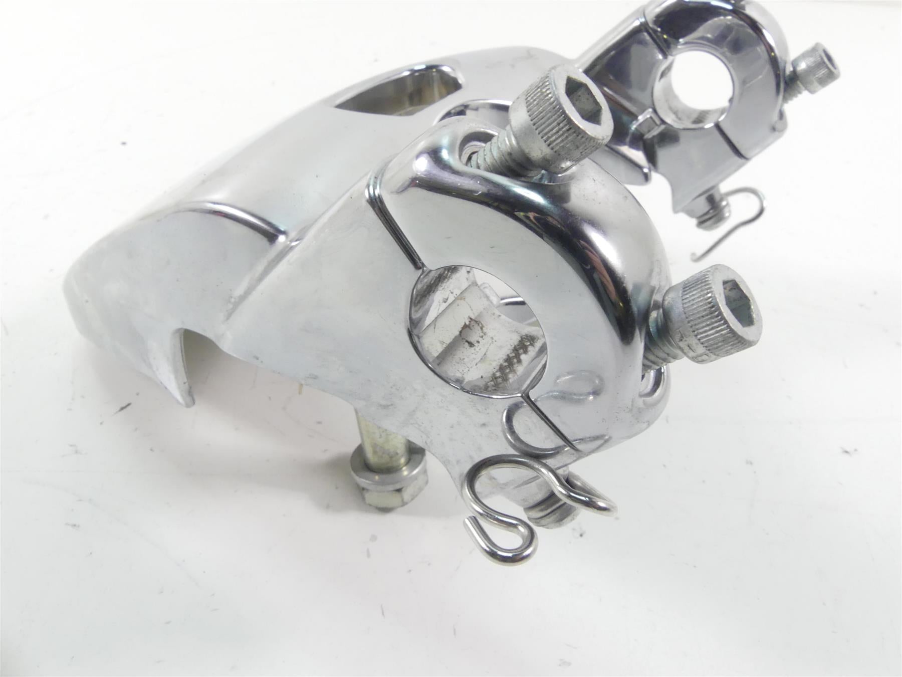 2016 Harley FXDL Dyna Low Rider Upper Visor Handlebar Riser Holder 67700193 {{ shop.shopifyCountryName }} - Mototech271