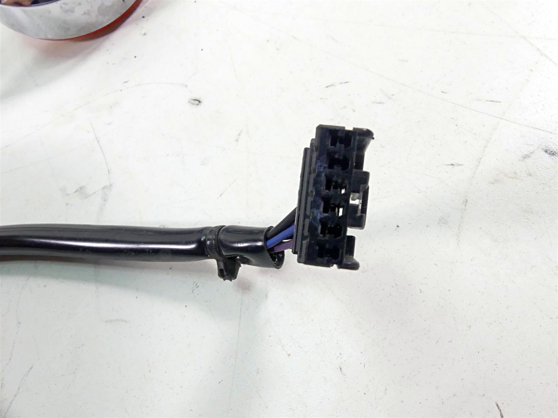 2004 Harley Touring FLHTCUI Electra Glide Front Spot Light Blinker Read 68712-94 {{ shop.shopifyCountryName }} - Mototech271