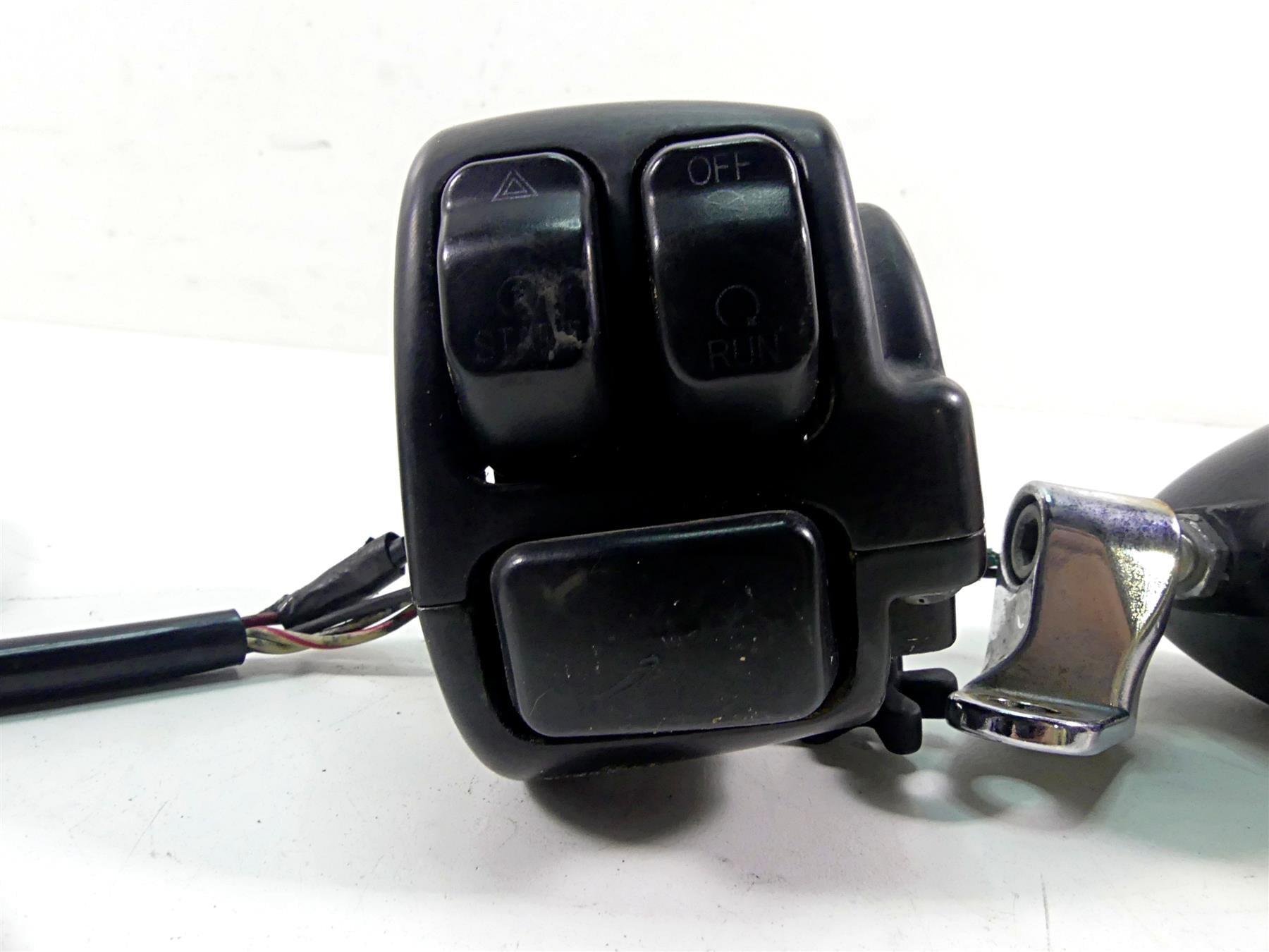 2011 Harley Softail FXS Blackline Right Control Switch + Blinker - Read 72952-11 {{ shop.shopifyCountryName }} - Mototech271