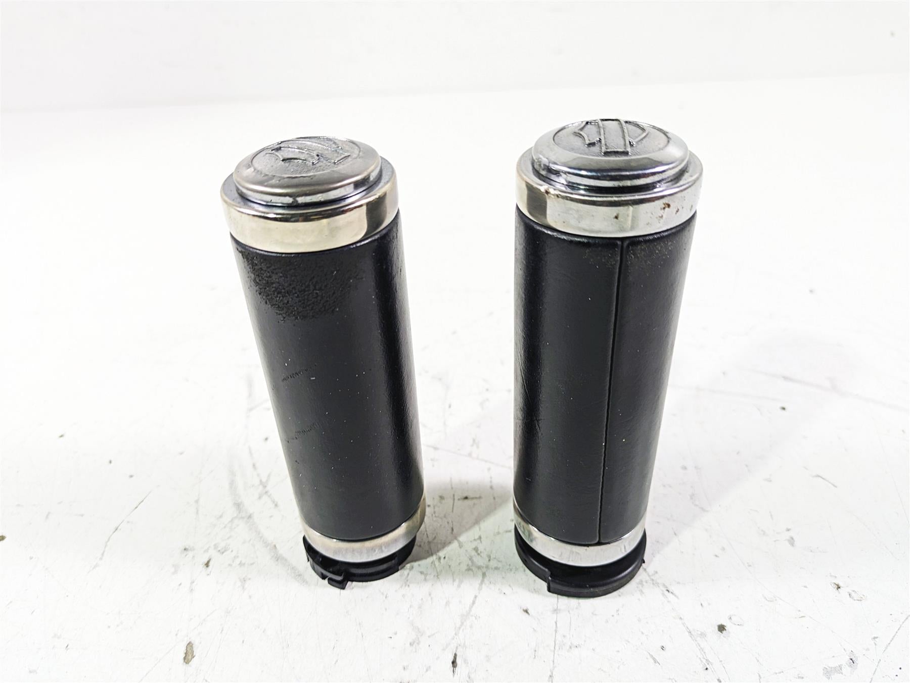 2005 Harley Softail FLSTFSE CVO Fat Boy Left Right Hand Grip Set 56020-98A {{ shop.shopifyCountryName }} - Mototech271