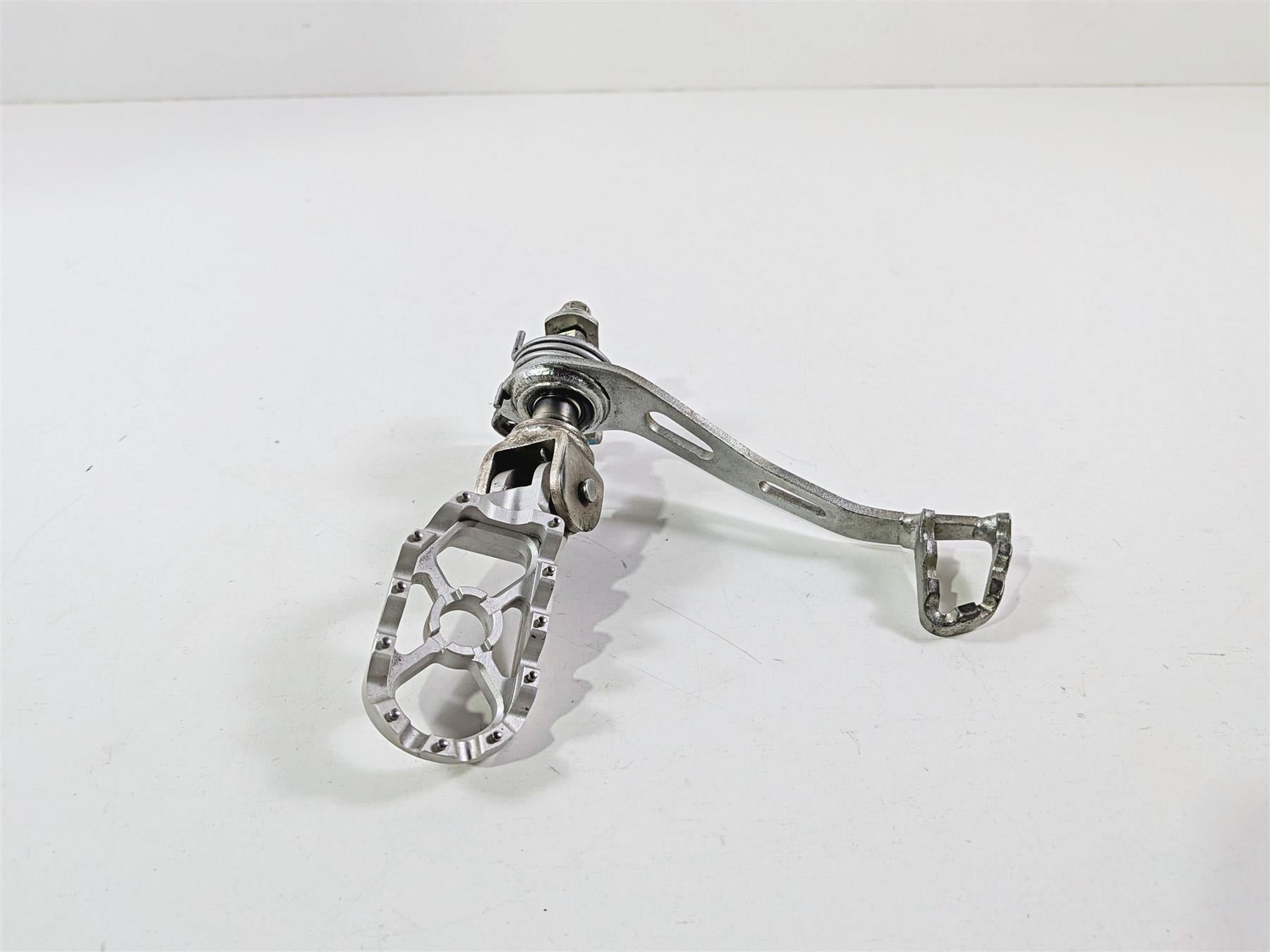 2015 Ducati Scrambler Urban Enduro Right Footpeg + Mount Brake Pedal 45720951AA-Mototech271