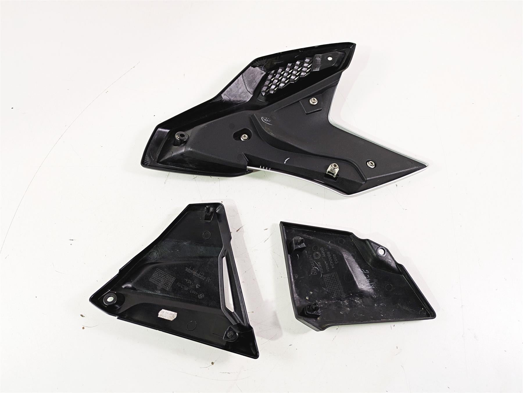2019 BMW G310GS K02 Left Main Cover Fairing Emblem Set 46638560417 {{ shop.shopifyCountryName }} - Mototech271