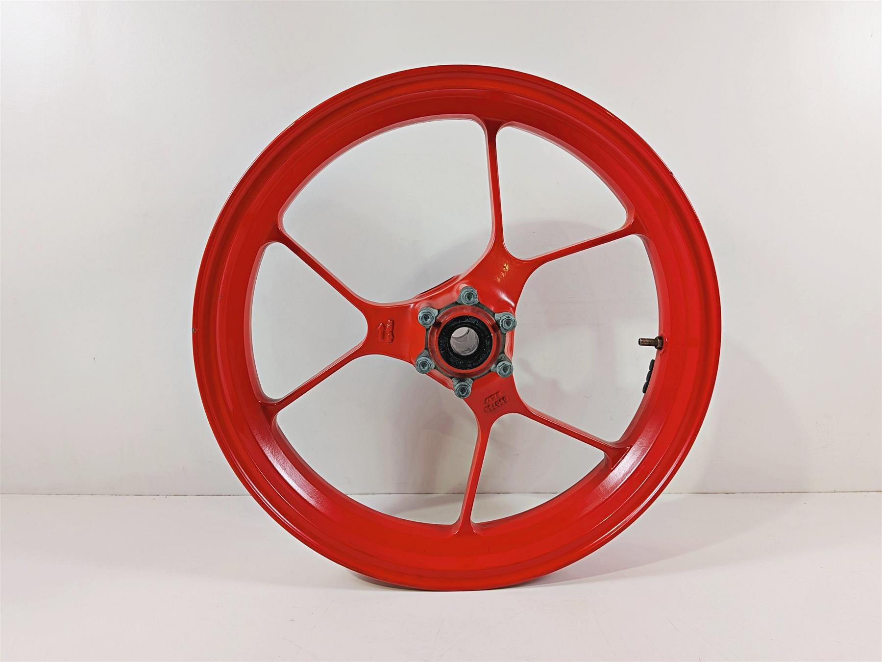 2016 Aprilia RSV 1100 Tuono V4 Factory Strgt Front Red 17x3.5 Wheel Rim 2B002105 {{ shop.shopifyCountryName }} - Mototech271