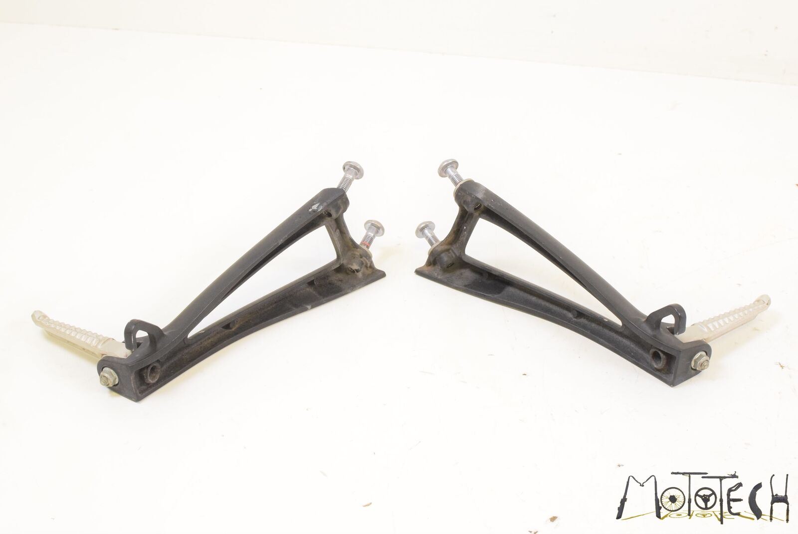 2012 Yamaha YZFR6 YZF R6 Rear Passenger Footpeg Foot Peg SET 2C0-2742L-10-00 {{ shop.shopifyCountryName }} - Mototech271