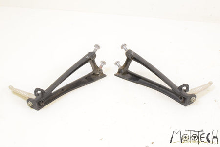 2012 Yamaha YZFR6 YZF R6 Rear Passenger Footpeg Foot Peg SET 2C0-2742L-10-00 {{ shop.shopifyCountryName }} - Mototech271