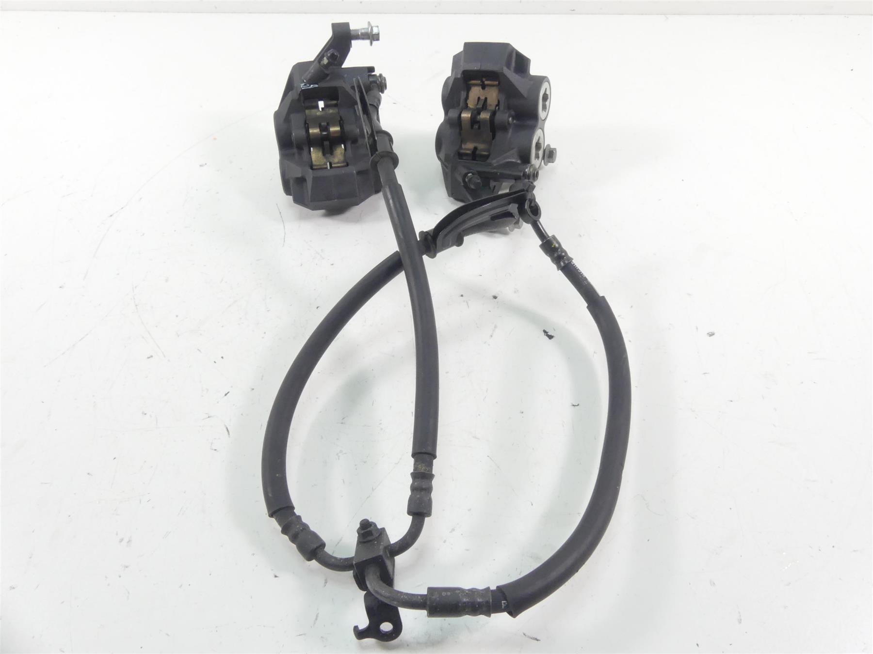 2008 Yamaha FZ1 Fazer Front Brake Calipers L 2D1-2580T-00-00 R 2D1-2580U-00-00 {{ shop.shopifyCountryName }} - Mototech271