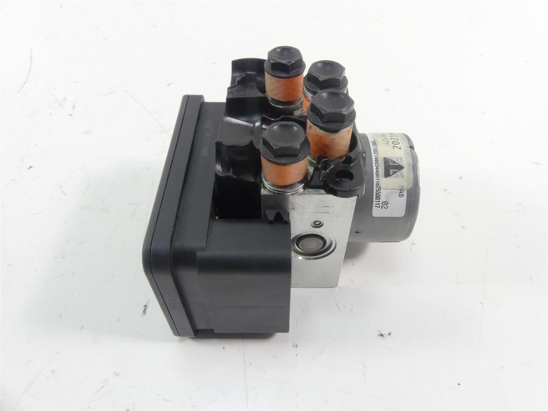 2017 Triumph Thruxton 1200R Abs Brake Pump Module Unit T2021931 {{ shop.shopifyCountryName }} - Mototech271