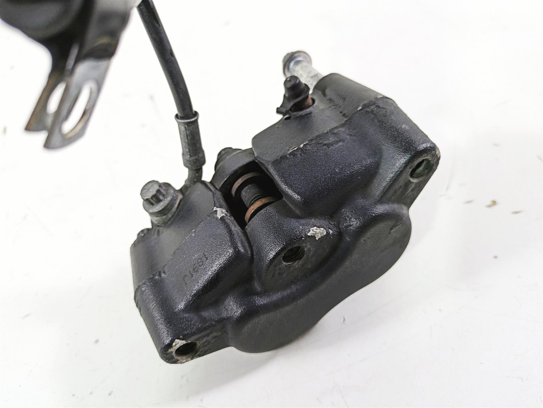2012 Harley FLD Dyna Switchback Front Brake Caliper & Line 41300001 {{ shop.shopifyCountryName }} - Mototech271