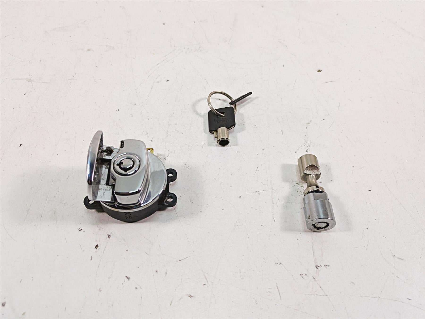2006 Harley Softail FXSTSI Springer Ignition Switch Steering Lock Key 71450-04 {{ shop.shopifyCountryName }} - Mototech271