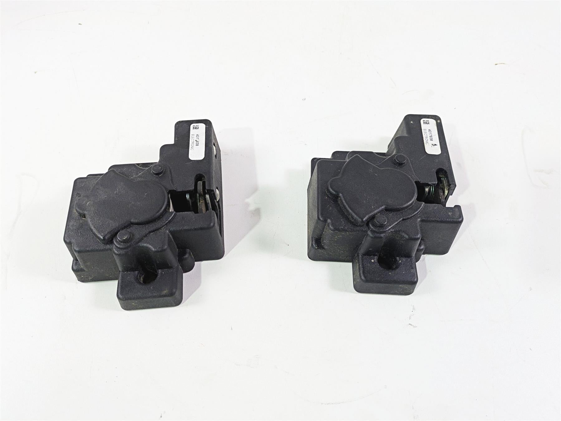 2018 Indian Springfield Dark Horse Saddlebag Lock Actuator Set 4017838 {{ shop.shopifyCountryName }} - Mototech271