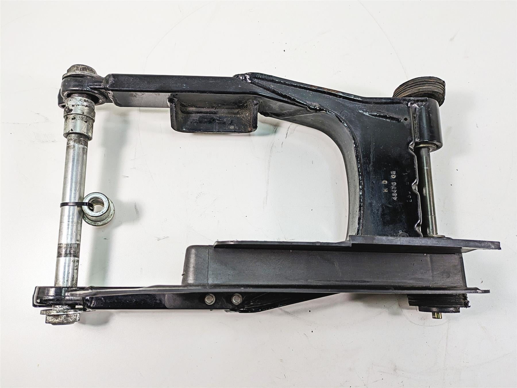 2006 Harley Touring FLHXI Street Glide Rear Swingarm Swing Arm + Axle 47549-02A {{ shop.shopifyCountryName }} - Mototech271