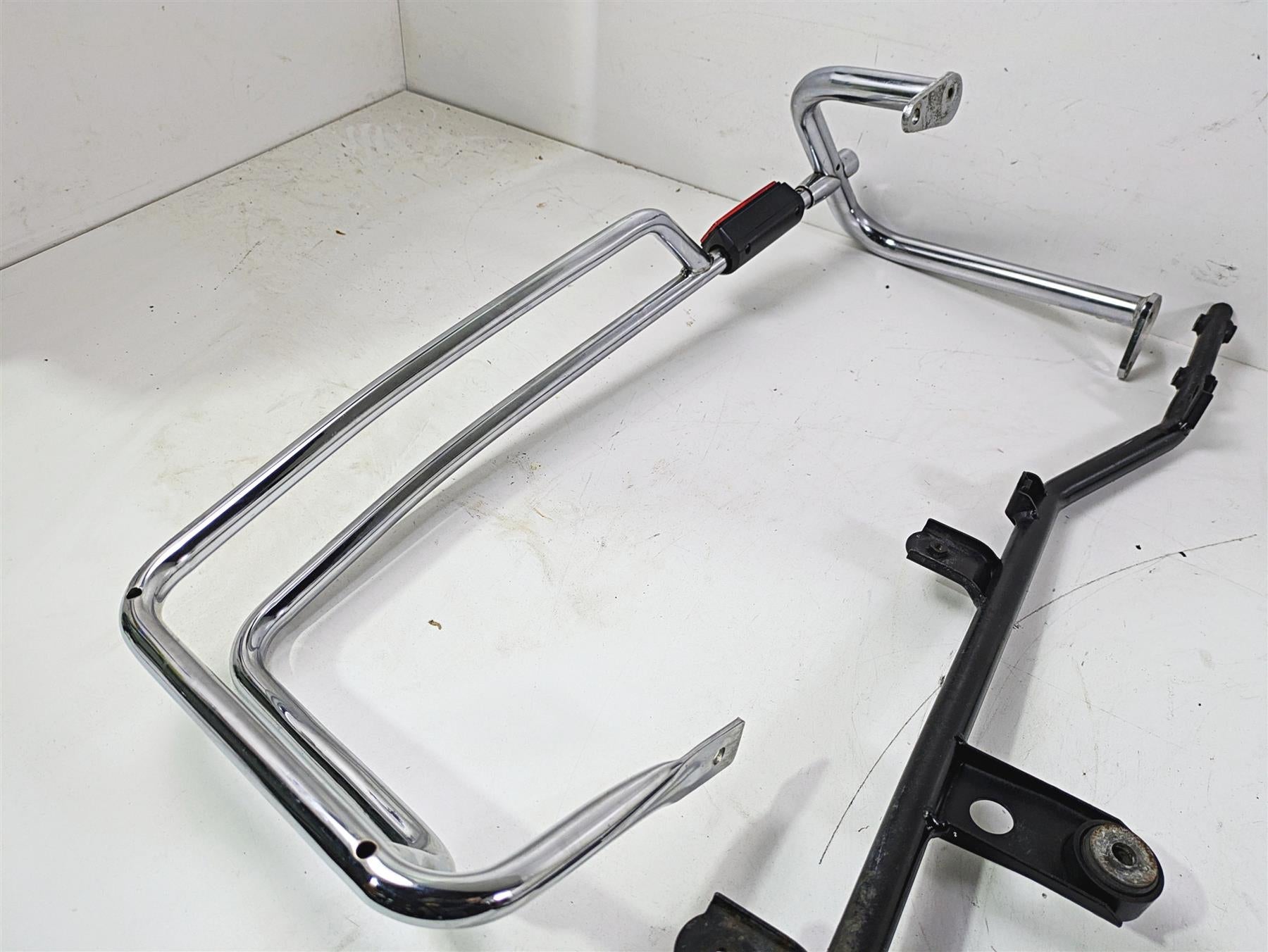 2004 Yamaha XVZ1300 Royal Star Saddlebag Rack Holder Carrier Set 4XY-2841K-00-00 {{ shop.shopifyCountryName }} - Mototech271