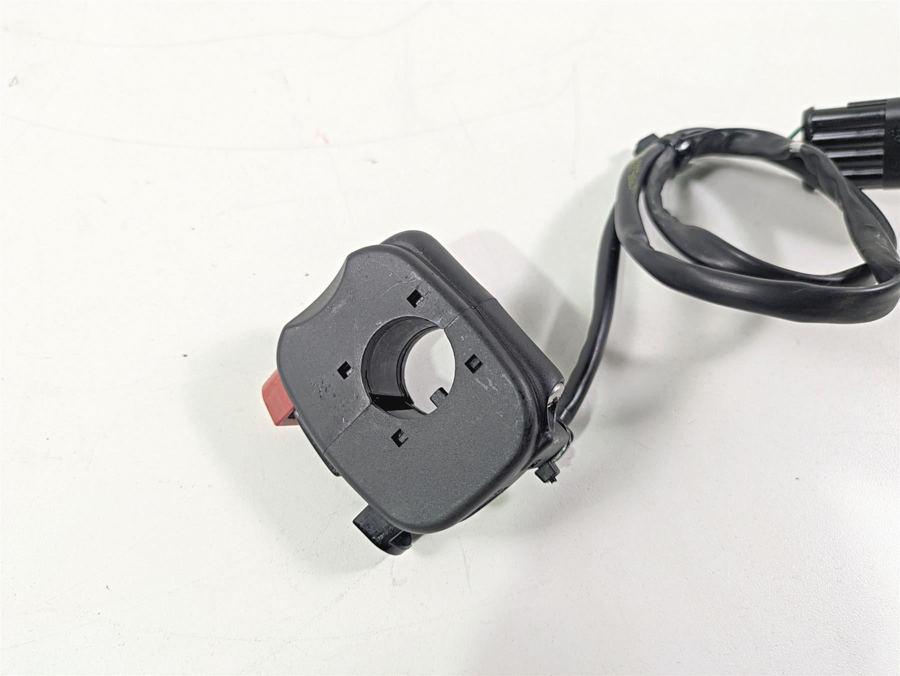 2017 Aprilia RSV 1100 Tuono V4 Factory Right Hand Control Switch B045021 {{ shop.shopifyCountryName }} - Mototech271