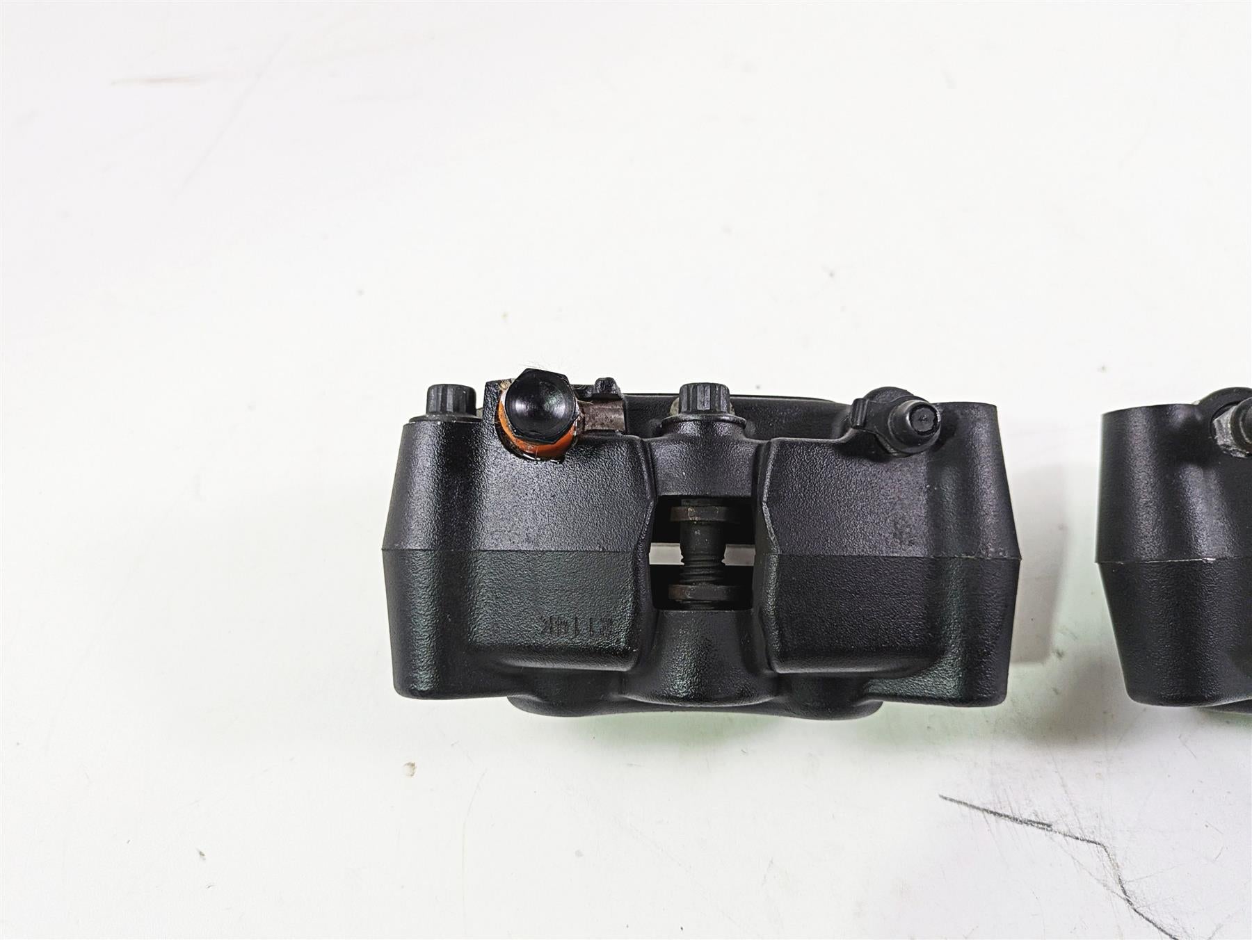 2015 Harley FXDF Dyna Fat Bob Front Brake Caliper Set 41300001 41300002 {{ shop.shopifyCountryName }} - Mototech271