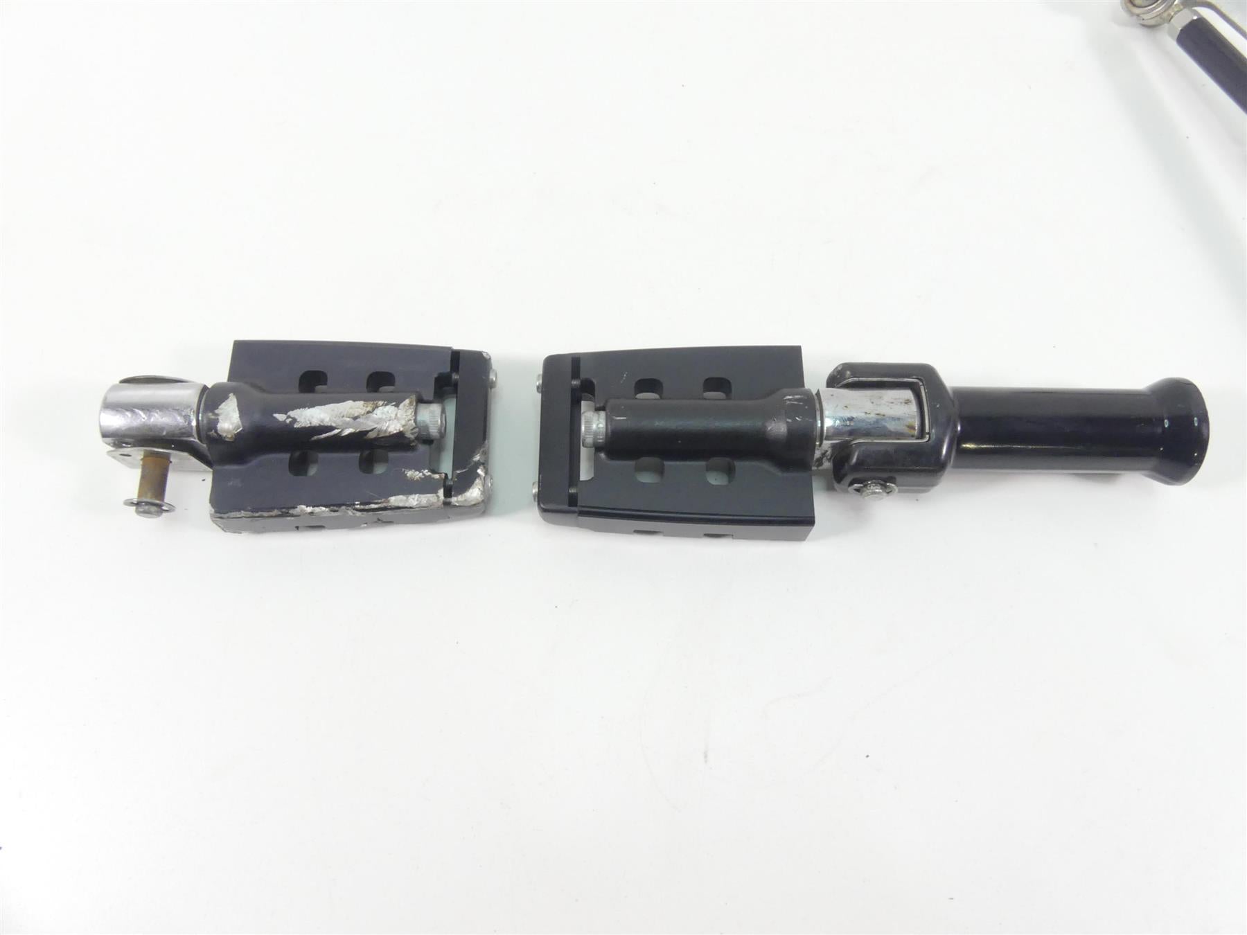 2018 Harley FXBRS Softail Breakout Front Rear Footpeg Foot Controls 33600134 {{ shop.shopifyCountryName }} - Mototech271