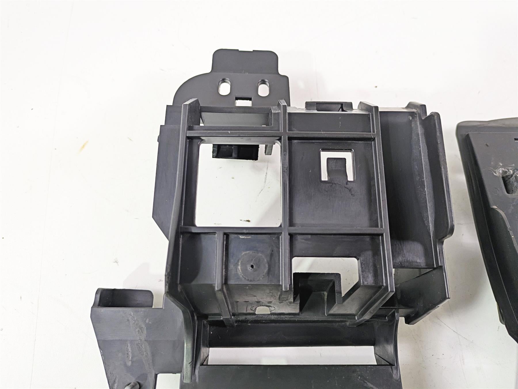 2014 Harley FLS Softail Slim Electric Holder Plastic Stay Carrier Set 70354-11 {{ shop.shopifyCountryName }} - Mototech271