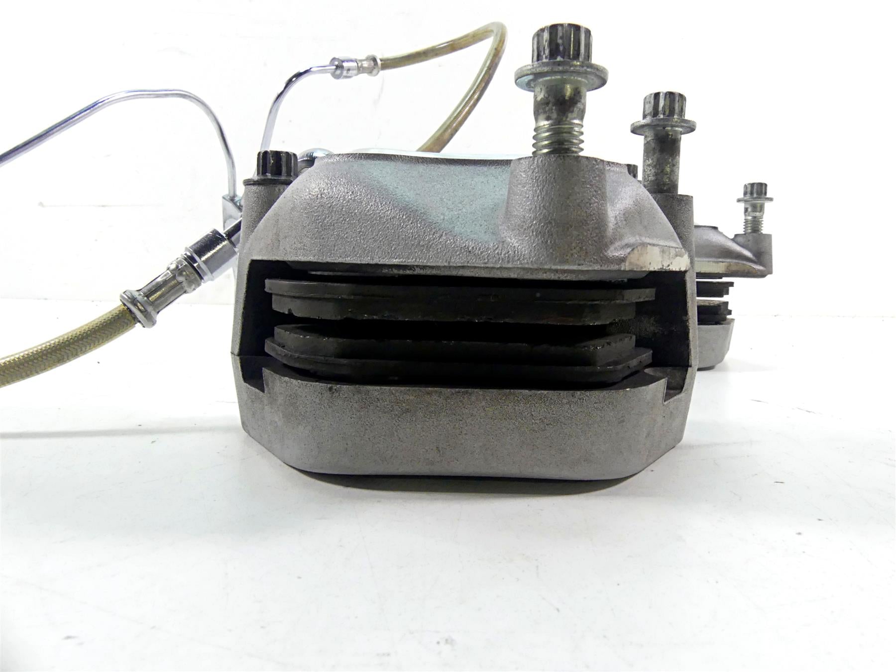 2005 Harley VRSCSE CVO V-Rod Front Brake Caliper Set 44381-99C 44382-99C {{ shop.shopifyCountryName }} - Mototech271