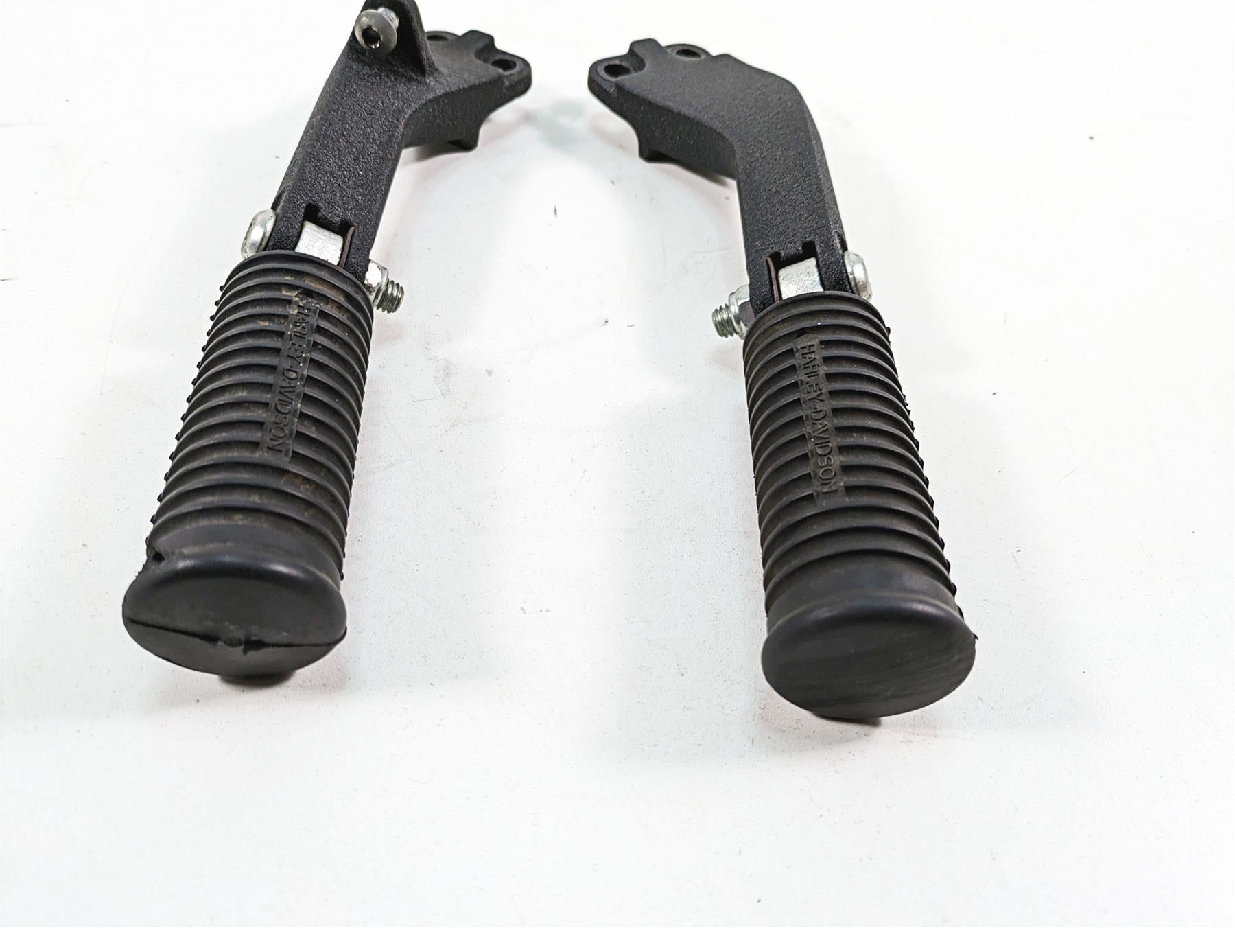 2009 Harley FXDF Dyna Fat Bob Rear Passenger Footpeg Set 49224-06A 49230-06 {{ shop.shopifyCountryName }} - Mototech271