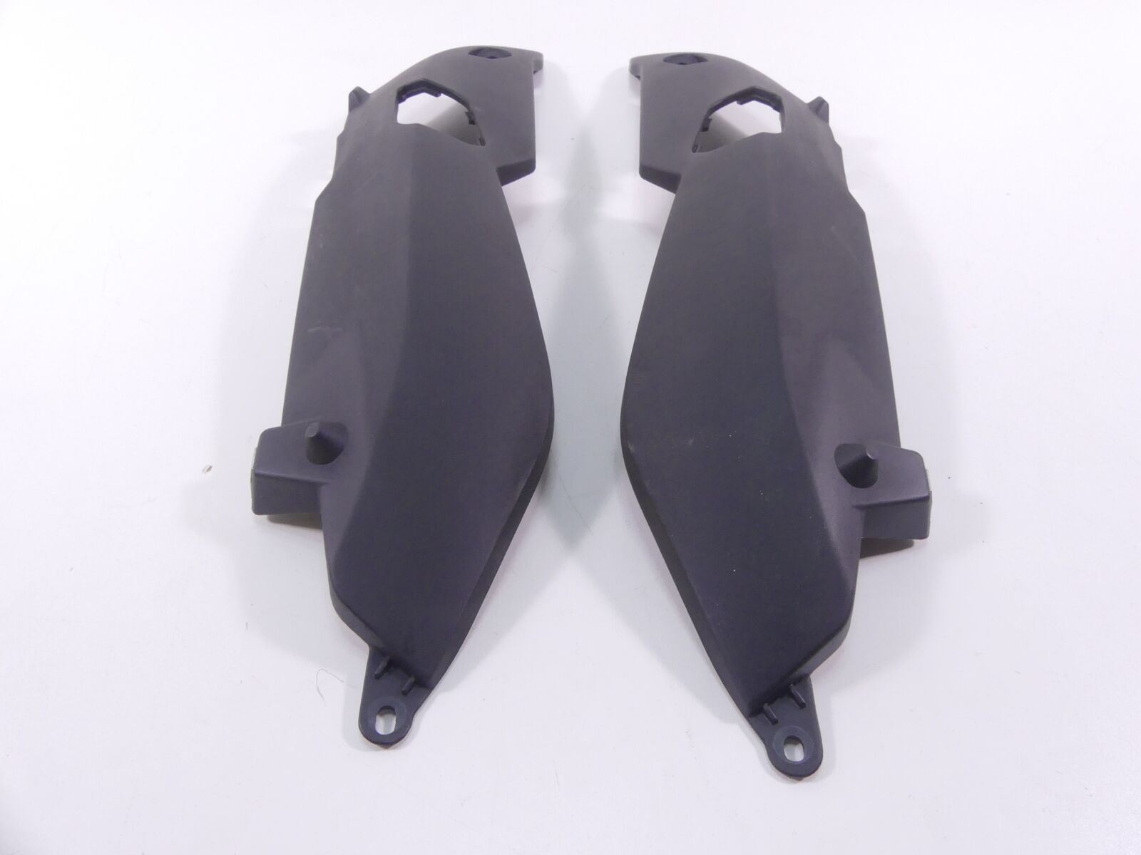 2008 BMW R1200R K27 Left Right Tail Side Cover Fairing Cowl Set 46637701553 {{ shop.shopifyCountryName }} - Mototech271