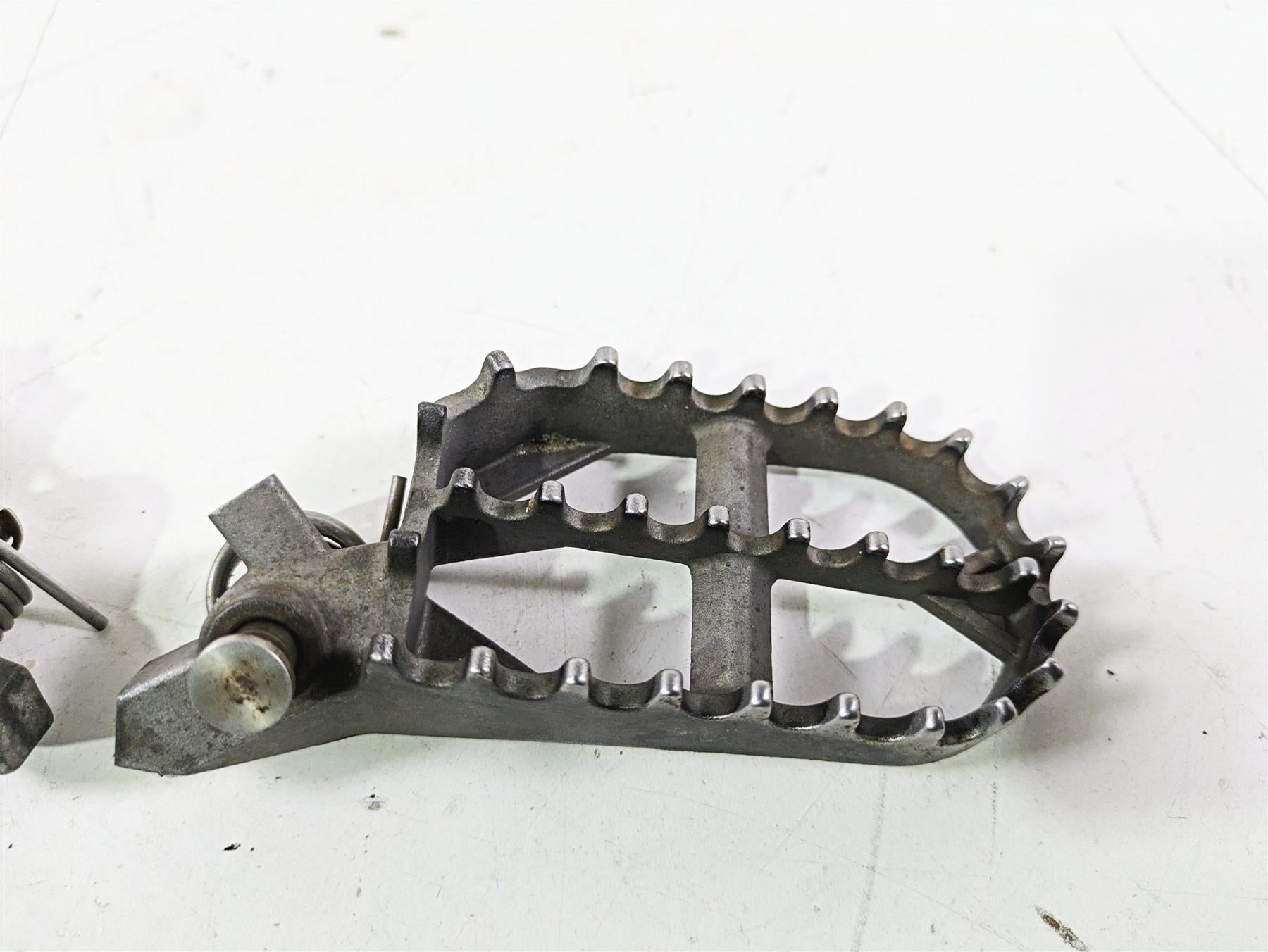 2015 BMW R1200GS Adv K51 Oem Rider Footpeg Foot Peg Set 46718529843 46718529844 {{ shop.shopifyCountryName }} - Mototech271