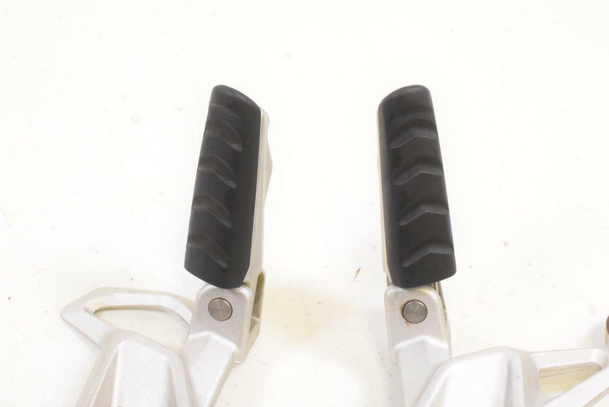 2016 BMW R1200R R1200 R K53 Passenger Footpeg Foot Peg Rest SET 46718540799 {{ shop.shopifyCountryName }} - Mototech271