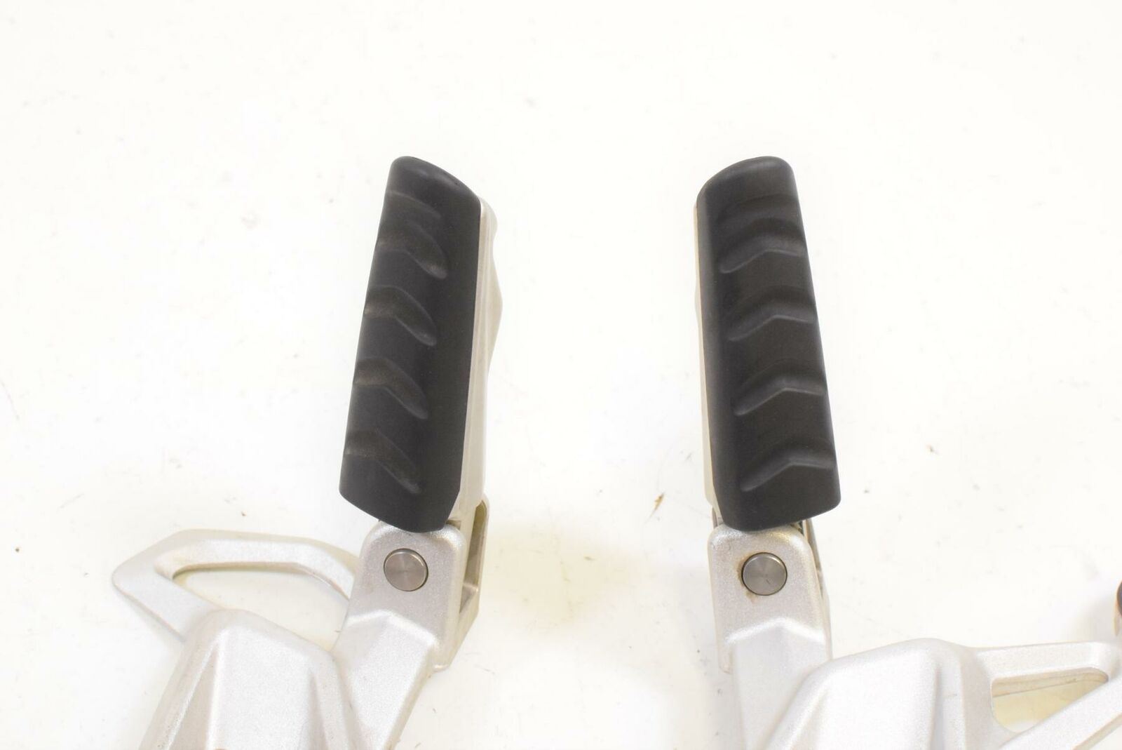 2016 BMW R1200R R1200 R K53 Passenger Footpeg Foot Peg Rest SET 46718540799 {{ shop.shopifyCountryName }} - Mototech271
