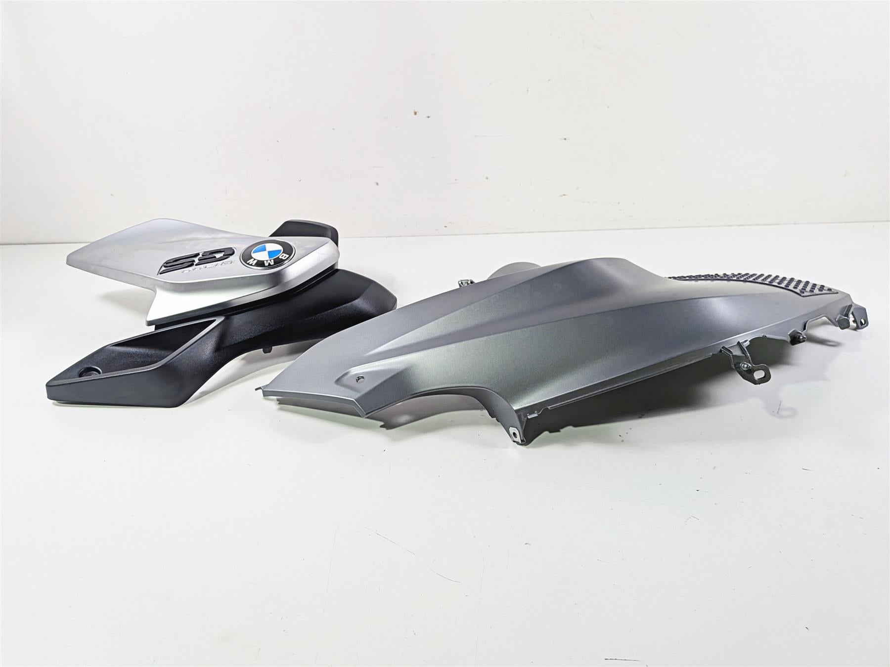 2016 BMW R1200 GS K50 Right Tank Side Main Fairing Emblem Set 46638533680 {{ shop.shopifyCountryName }} - Mototech271