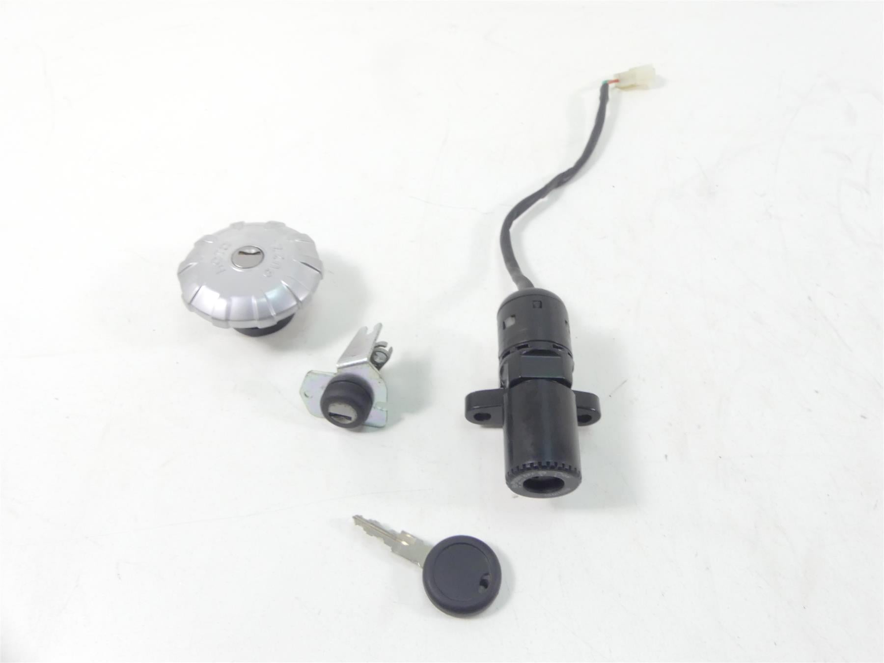 2019 Moto Guzzi V7 III Stone 750 Ignition Switch Gas Lid Seat Key Lock 2B003493 {{ shop.shopifyCountryName }} - Mototech271