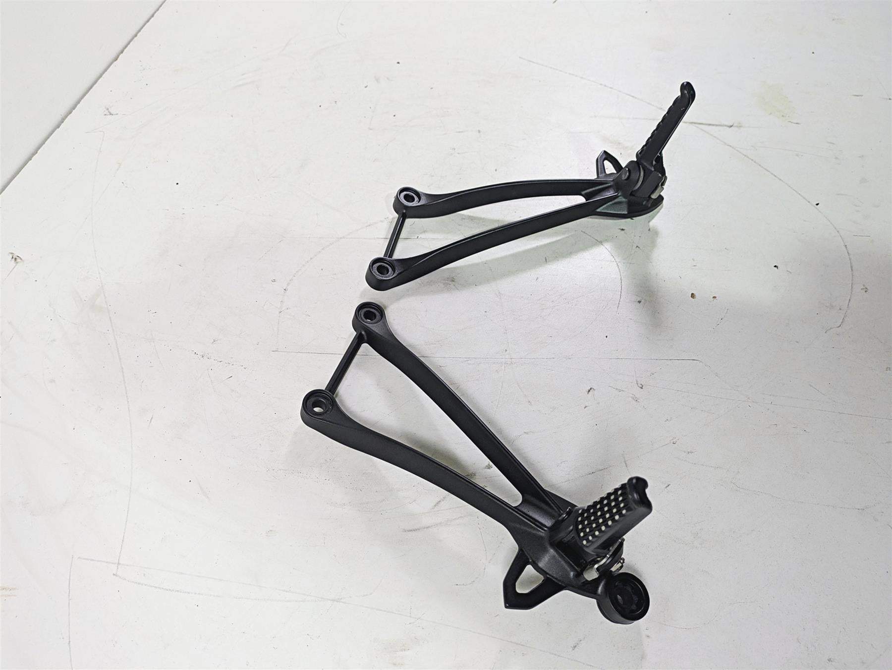 2020 Kawasaki ZX6R Ninja Passenger Footpeg Foot Peg Set 35063-0444-18R {{ shop.shopifyCountryName }} - Mototech271
