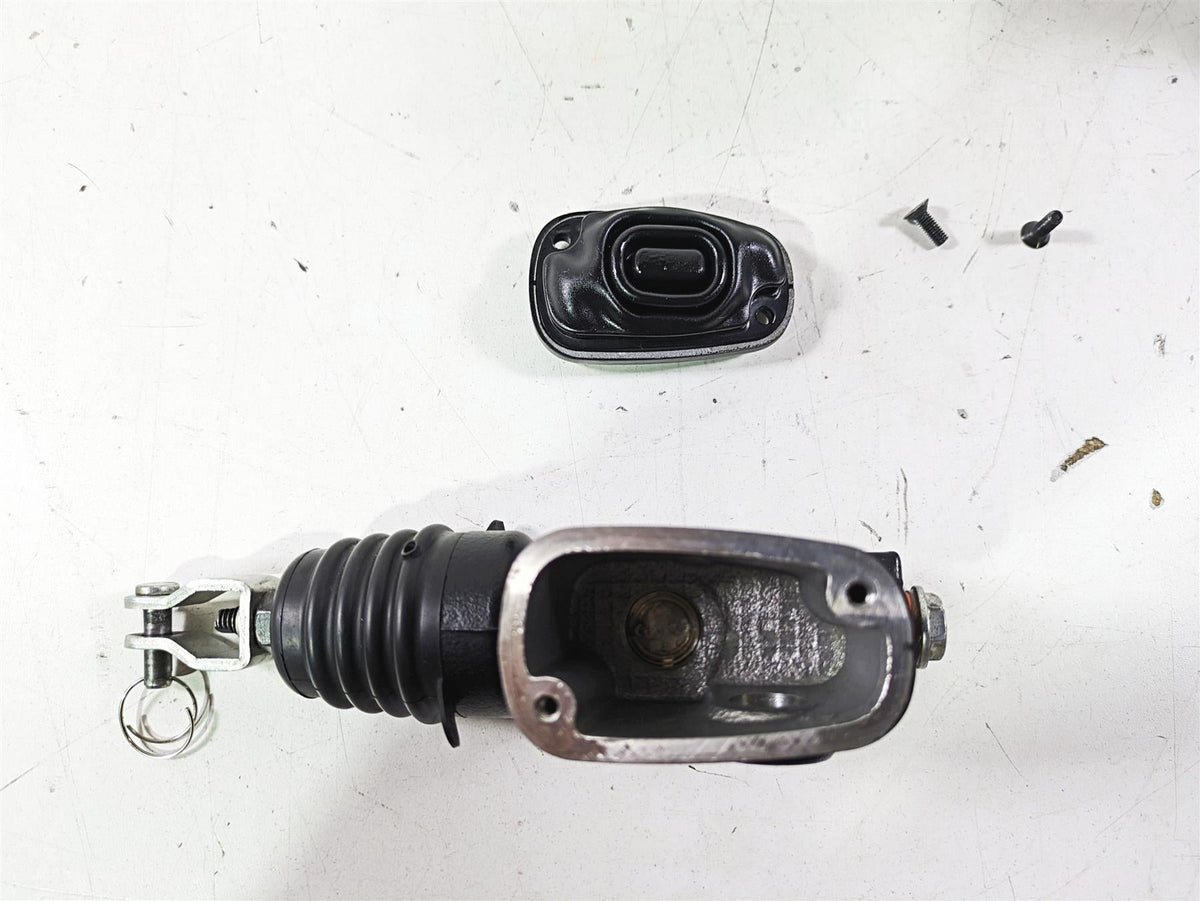 2021 Harley Softail FLSL Slim Rear Brake Master Cylinder 5/8" 41700460 {{ shop.shopifyCountryName }} - Mototech271