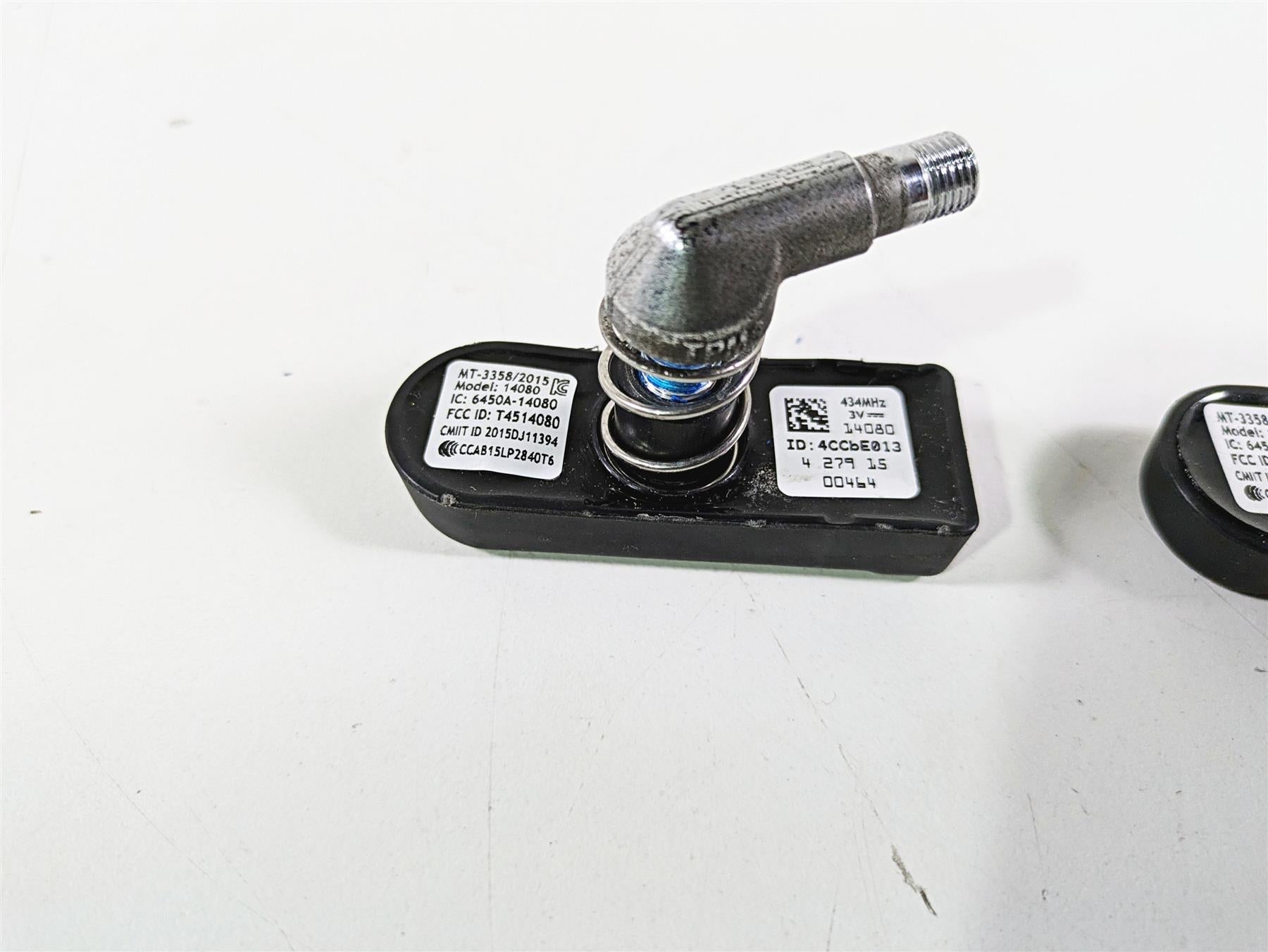 2017 Harley Touring FLHTKSE CVO E-Glide Tire Pressure Sensor Set -Read 32700052A {{ shop.shopifyCountryName }} - Mototech271