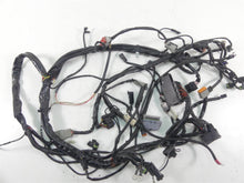 Load image into Gallery viewer, 2005 Harley Touring CVO FLHTCSE Electra Glide Wiring Harness Loom 70985-04 | Mototech271
