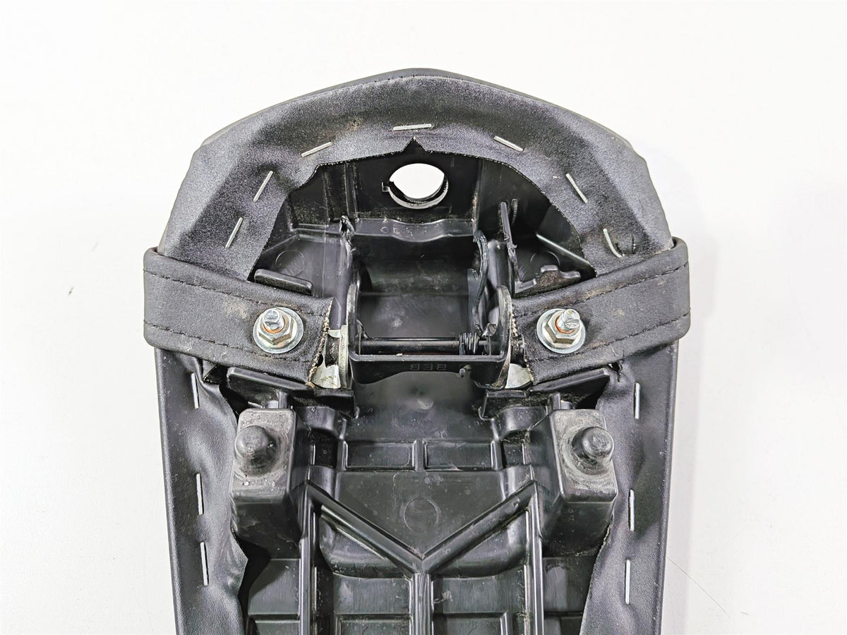 2025 Yamaha YZF R7 Nice Rear Passenger Seat Saddle Pillion BEB-24750-00-00 {{ shop.shopifyCountryName }} - Mototech271
