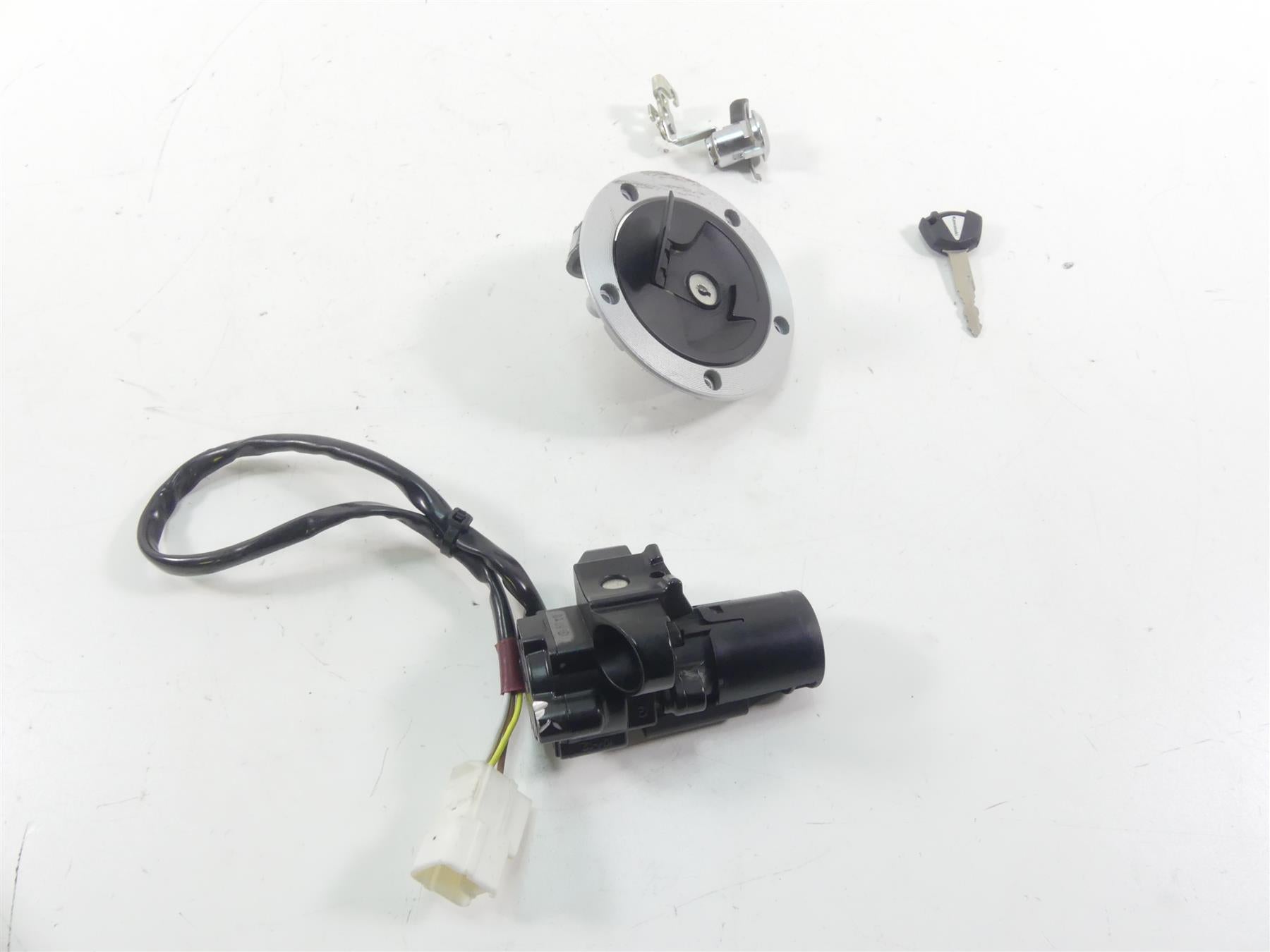 2021 Kawasaki ZX1400 ZX14R Ninja Ignition Switch Key Lock Set 27005-0568 27048-5013 {{ shop.shopifyCountryName }} - Mototech271