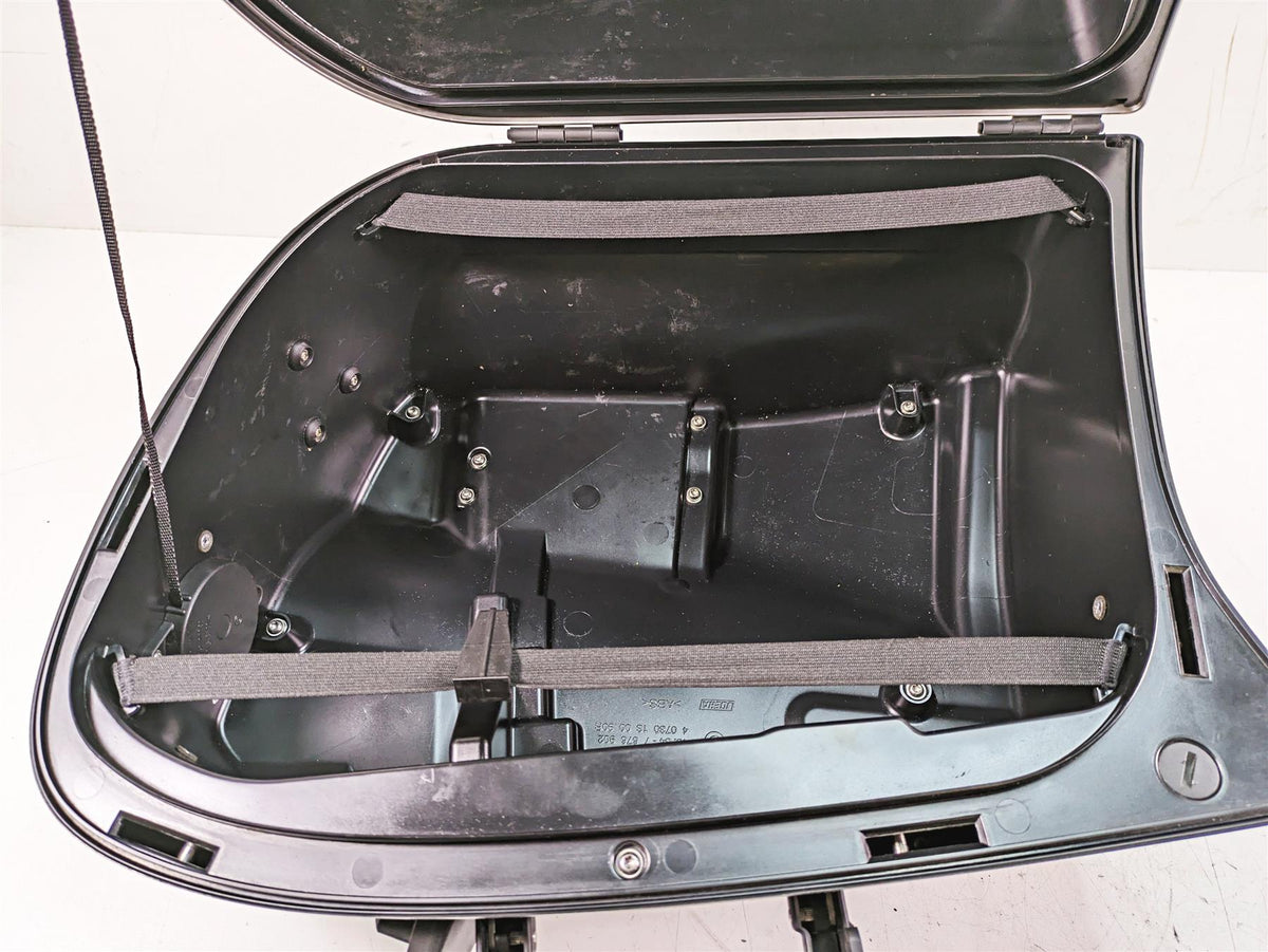 2007 BMW R1200RT K26 Right Saddlebag Saddle Bag 46547714438 {{ shop.shopifyCountryName }} - Mototech271