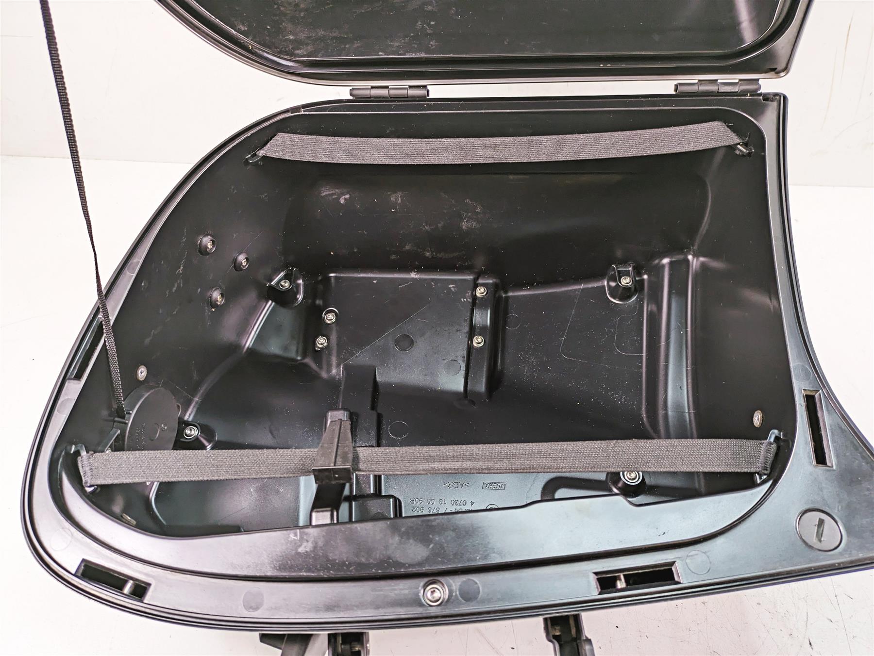 2007 BMW R1200RT K26 Right Saddlebag Saddle Bag 46547714438 {{ shop.shopifyCountryName }} - Mototech271