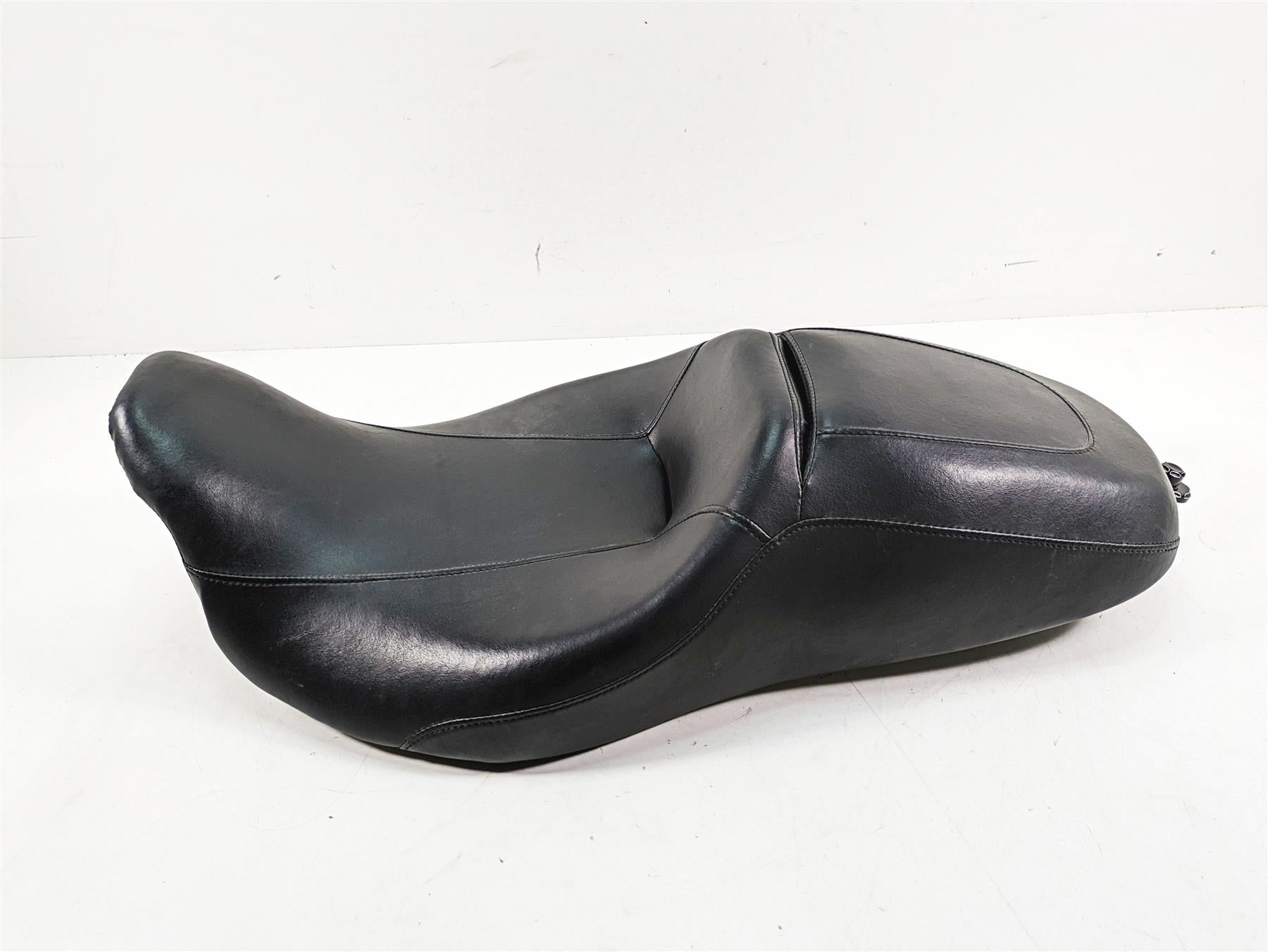 2019 Harley Touring FLHX Street Glide Seat Saddle Low 52320-11 {{ shop.shopifyCountryName }} - Mototech271