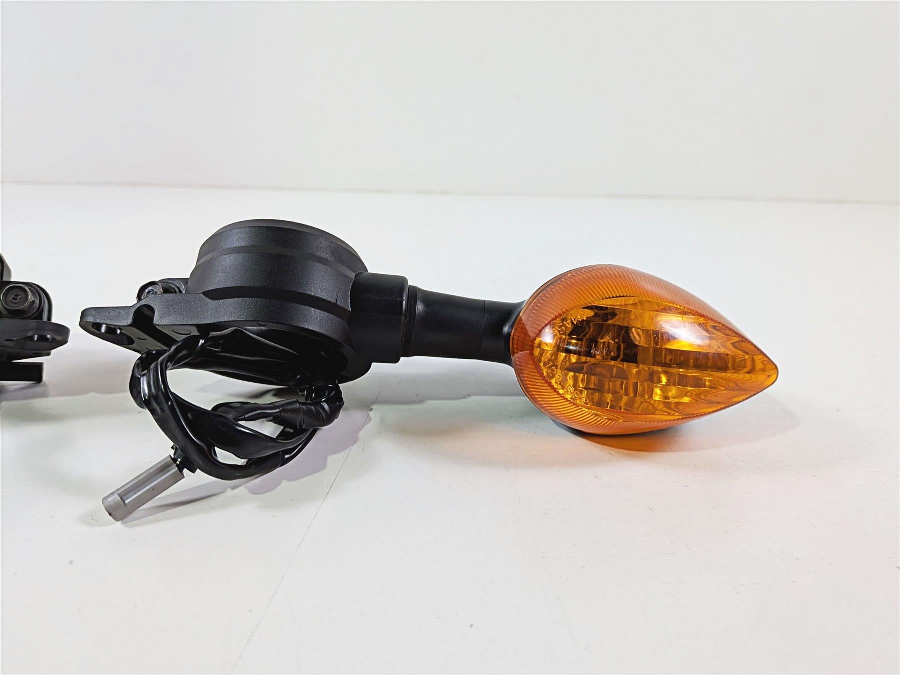 2009 Yamaha VMX17 V-Max 1700 Front Blinker Turn Signal Set 2S3-83310-10-00-Mototech271