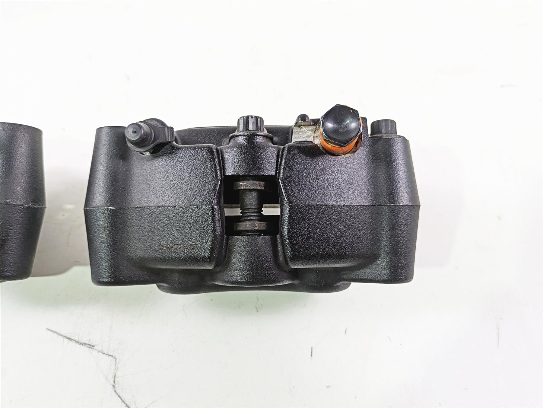 2015 Harley FXDF Dyna Fat Bob Front Brake Caliper Set 41300001 41300002 {{ shop.shopifyCountryName }} - Mototech271