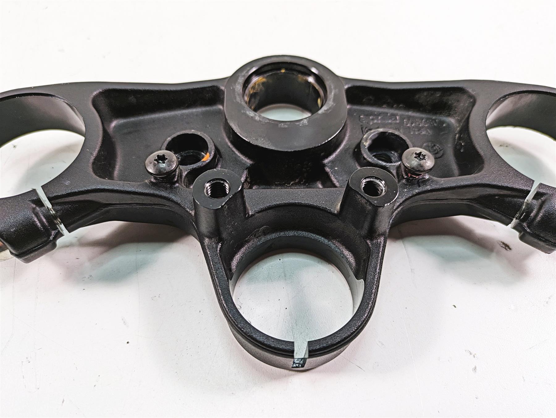 2020 Aprilia Tuono V4 Factory Upper Triple Tree Steering Clamp 2B005702 898680 {{ shop.shopifyCountryName }} - Mototech271